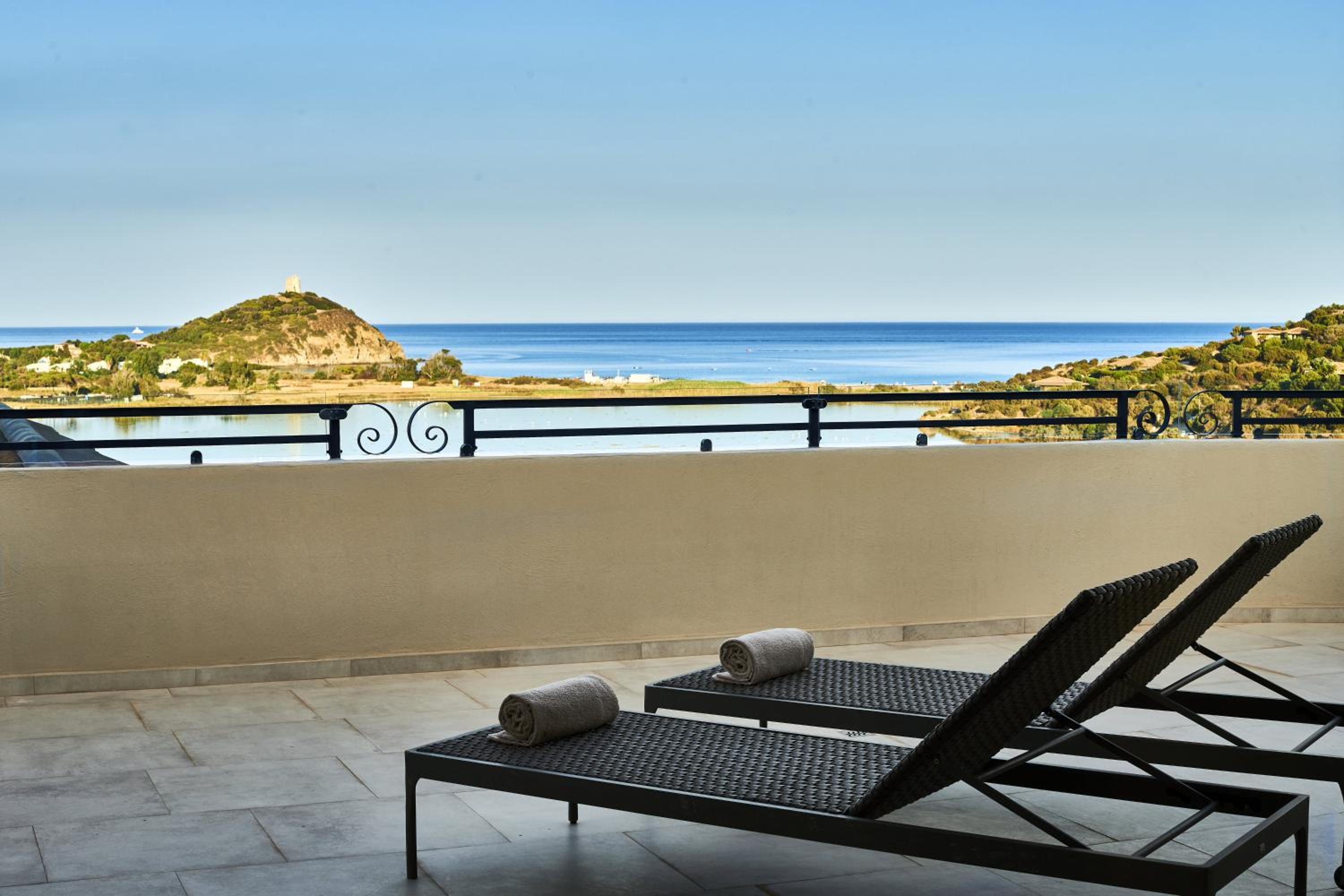 Junior King Suite with Sea View - Photo 7