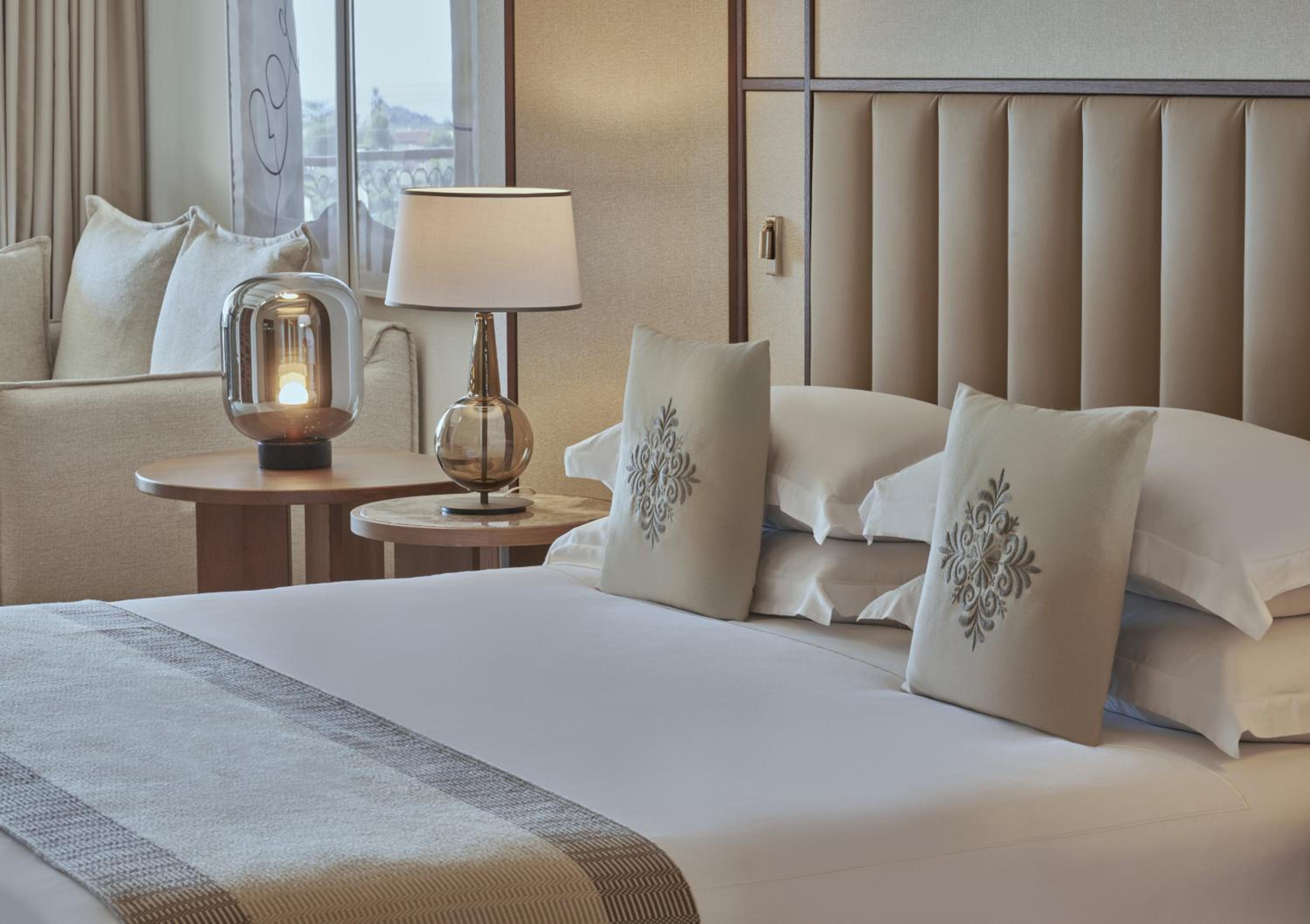 Grand Deluxe King Room