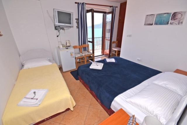 Deluxe Triple Room with Sea View