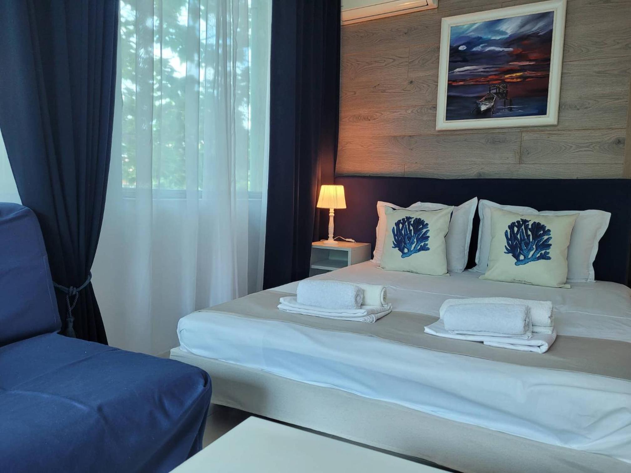 Triple Room with Balcony - Photo 9