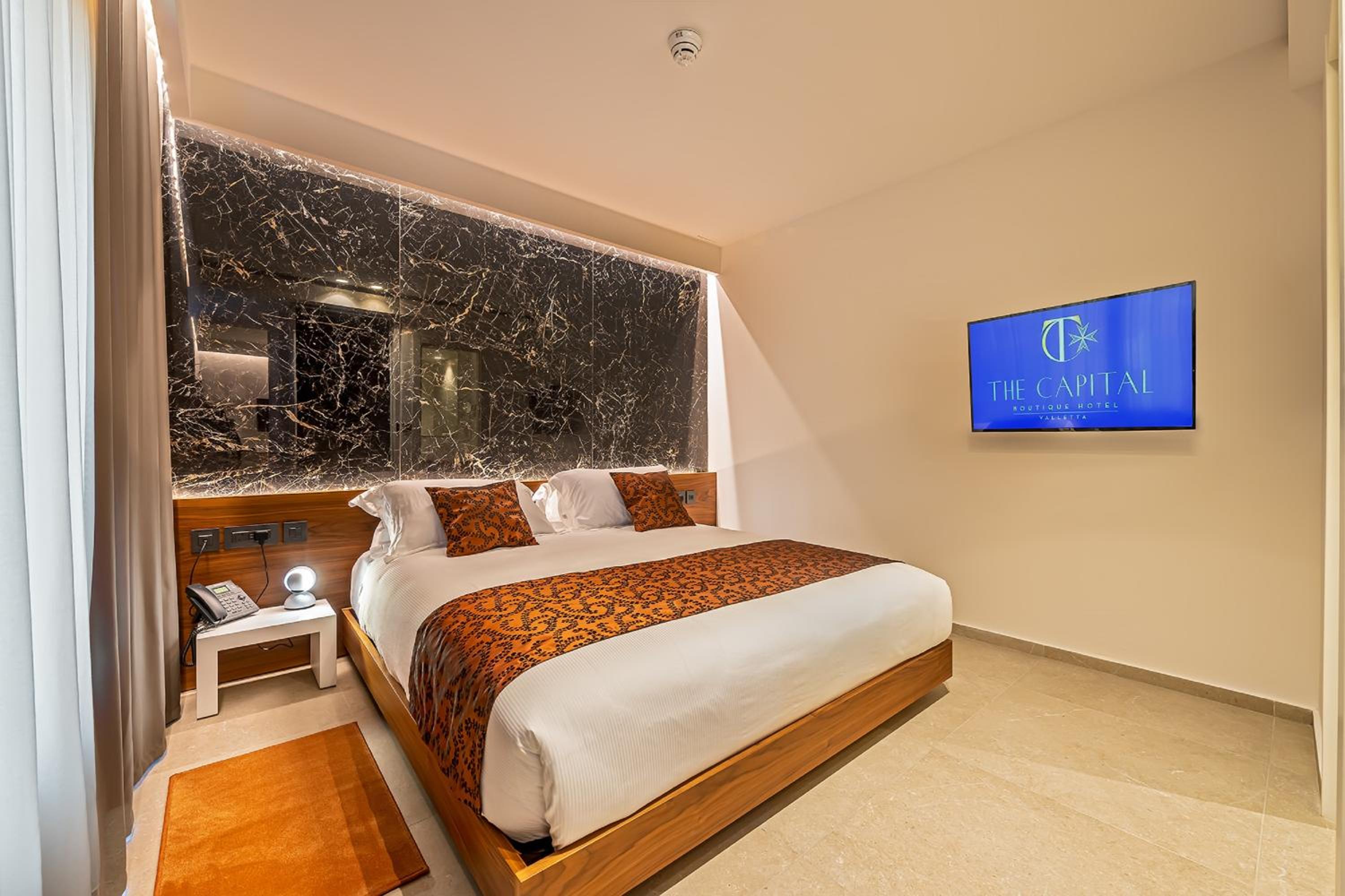 Suite with Hot Tub