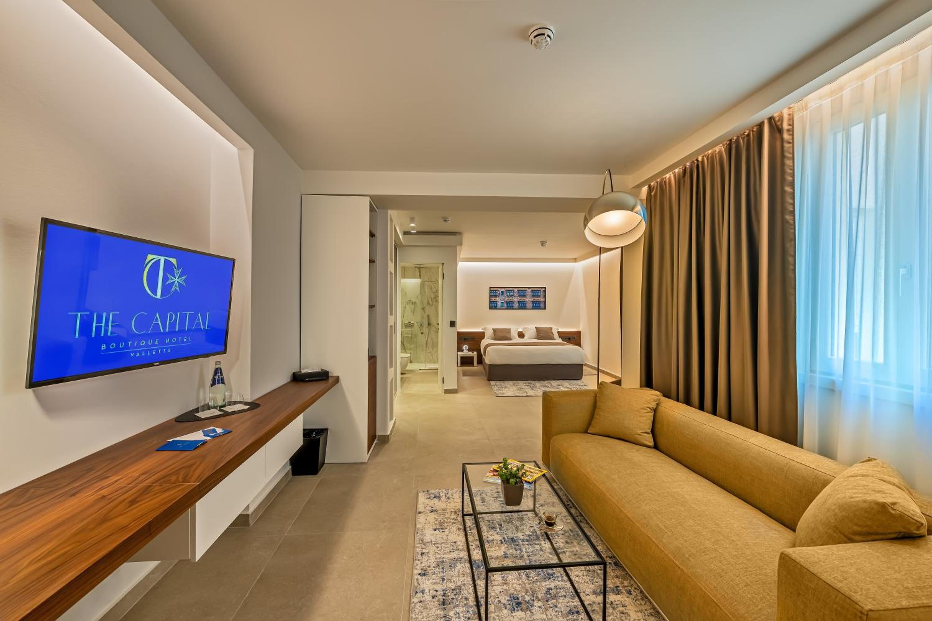 Deluxe Interior Suite photo 2