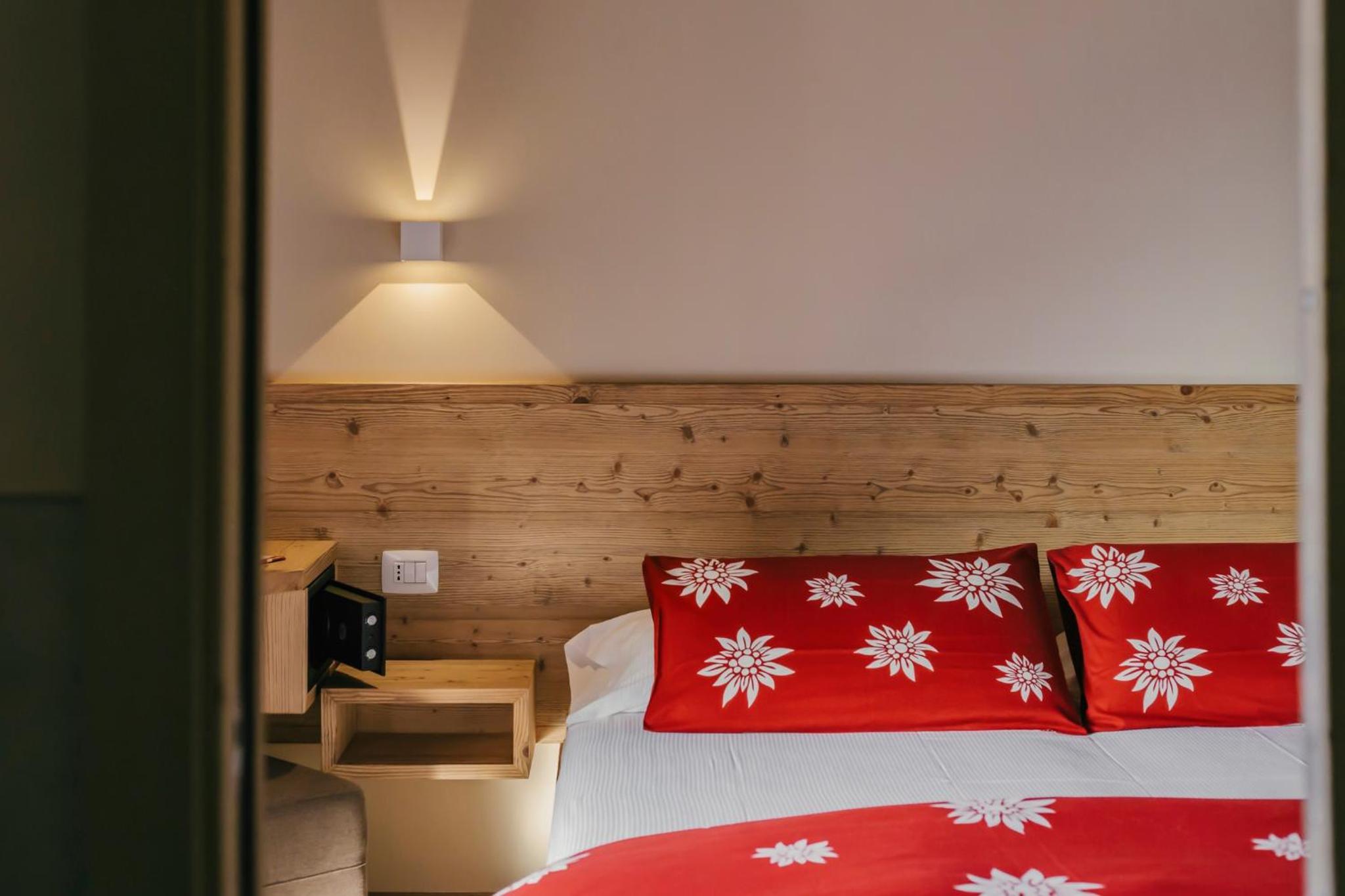 Large Double or Twin Room photo 3