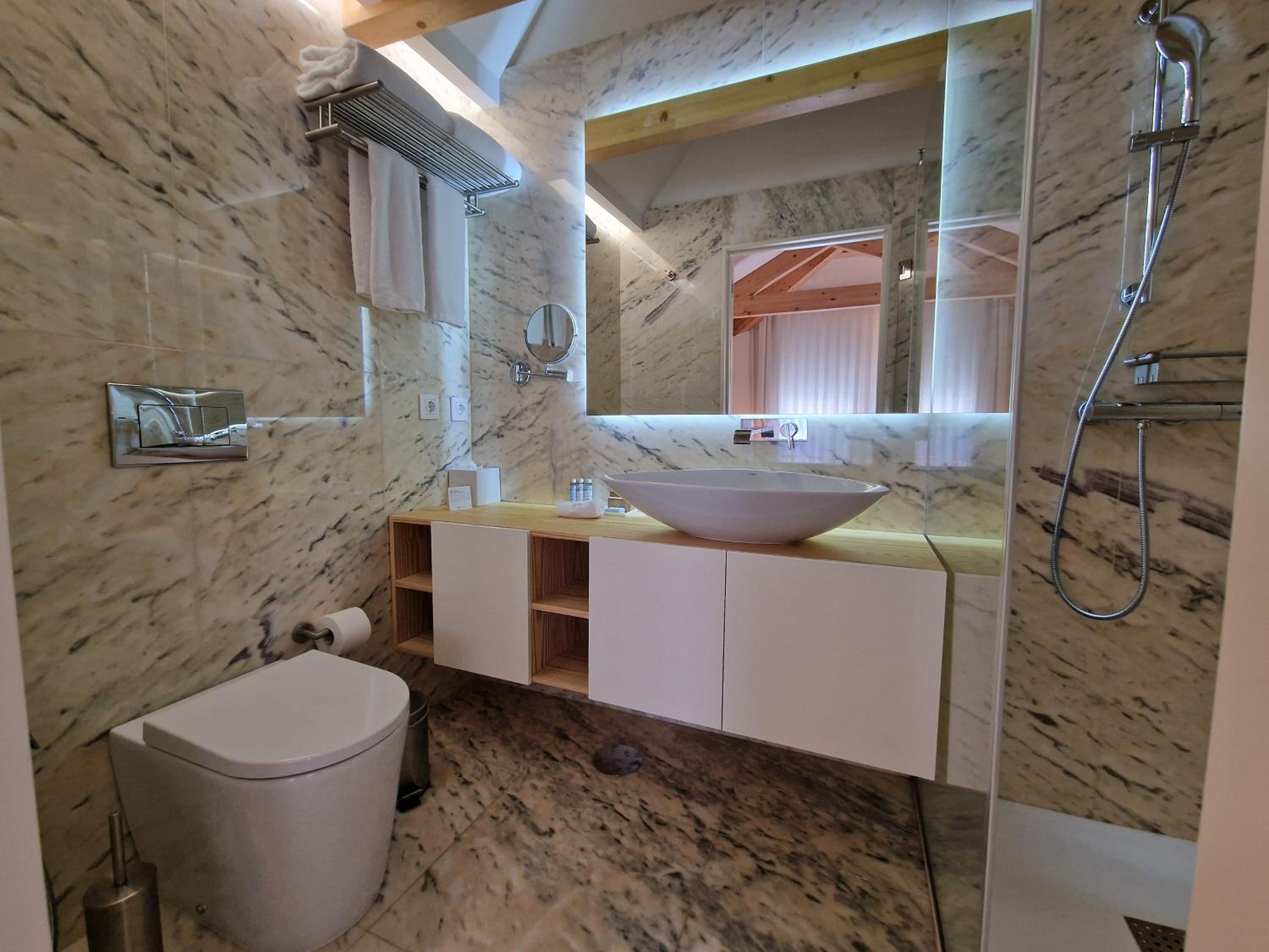 Studio Apartment - Photo 8