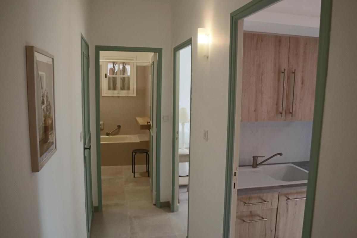 One-Bedroom Apartment photo 3