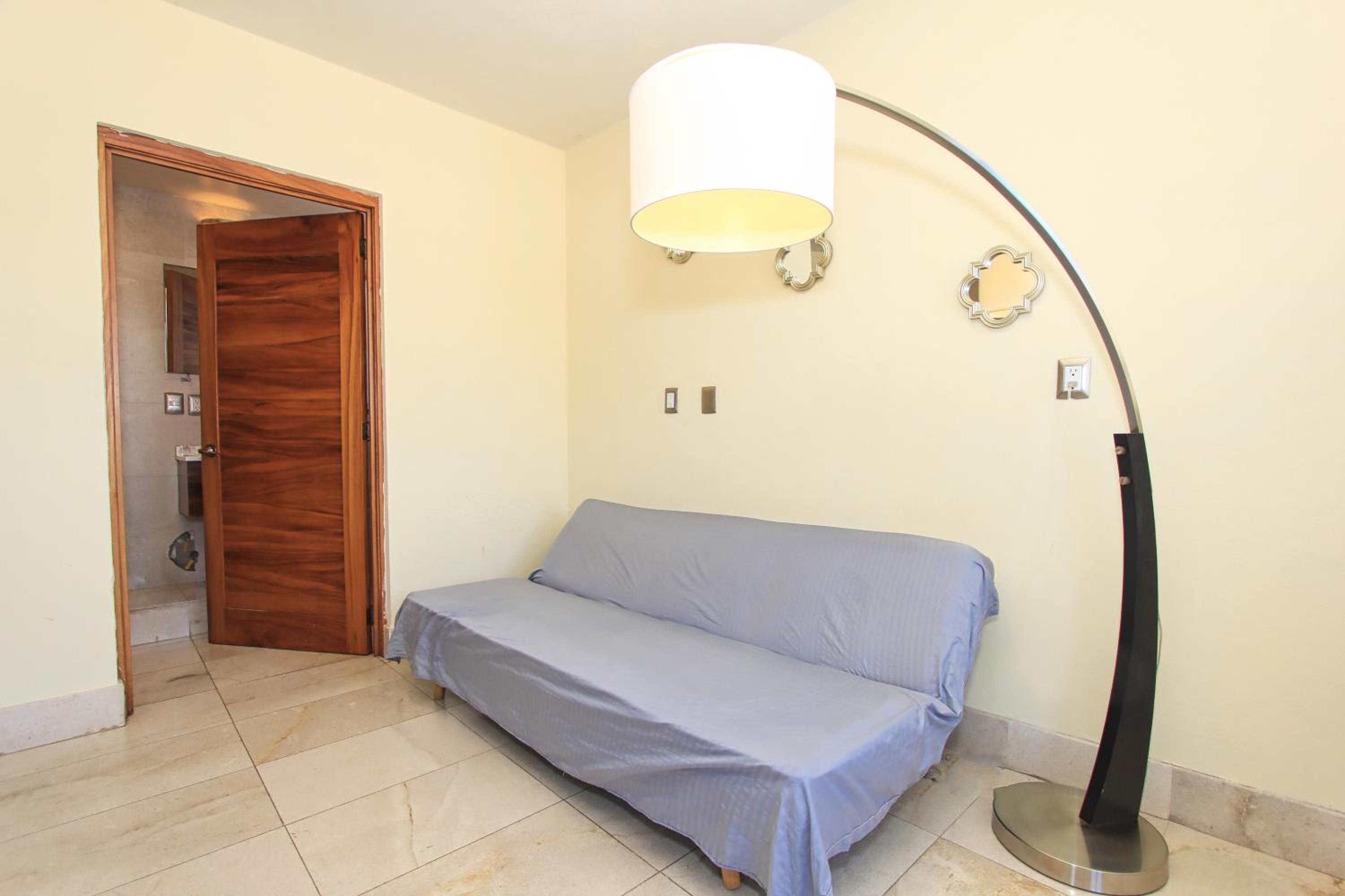 Deluxe Suite - Photo 6