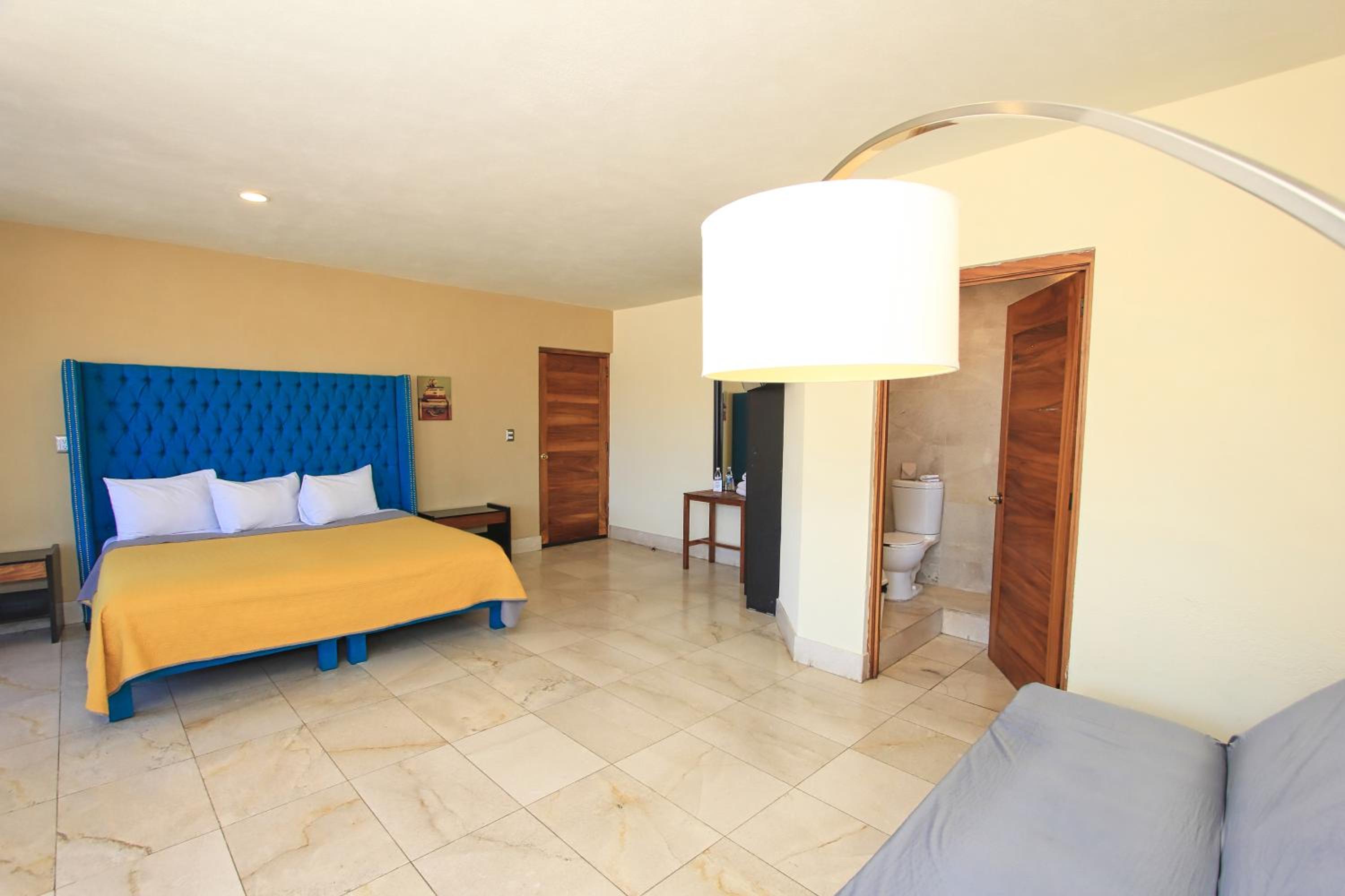 Deluxe Suite - Photo 14