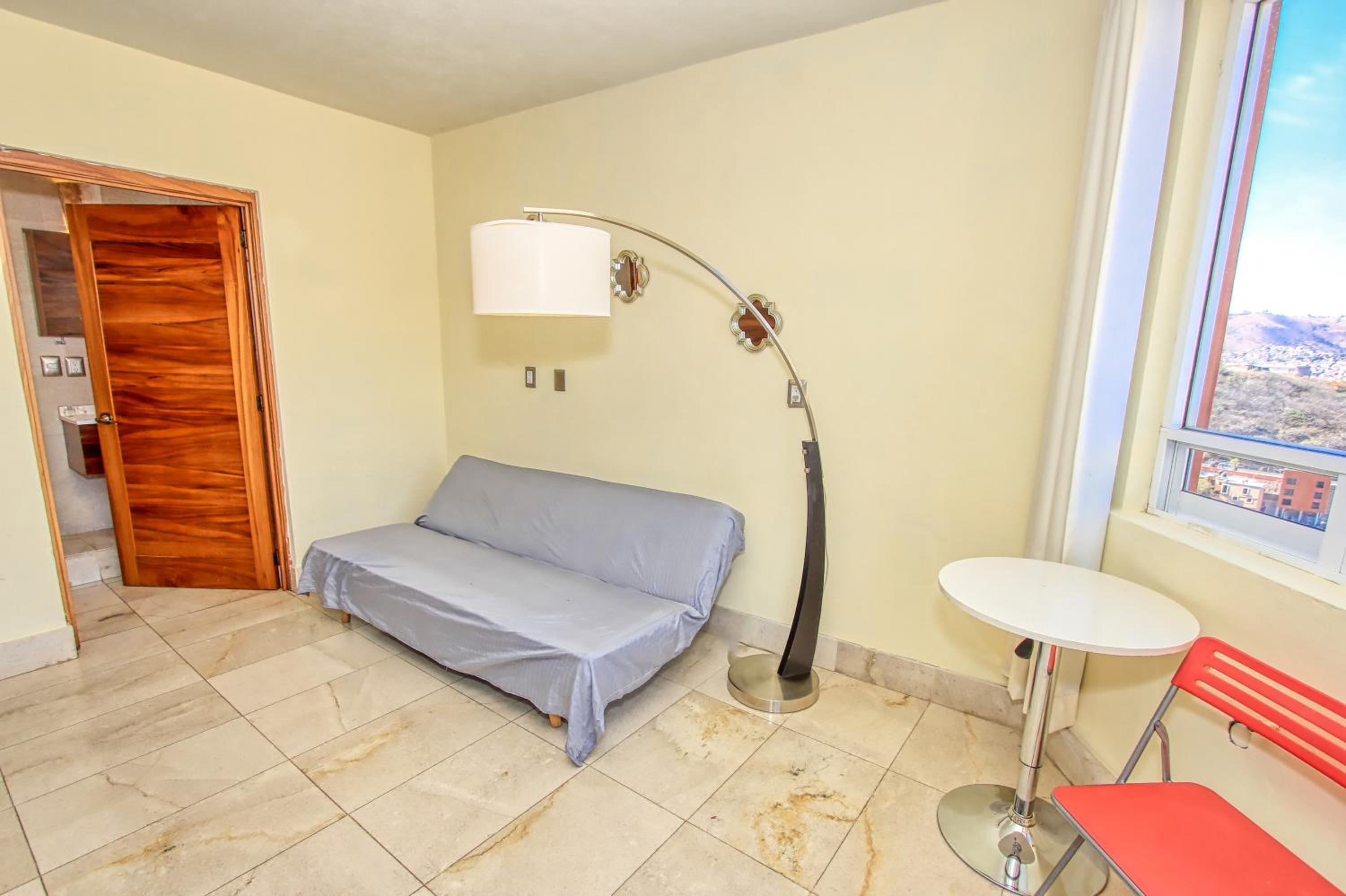 Deluxe Suite - Photo 5