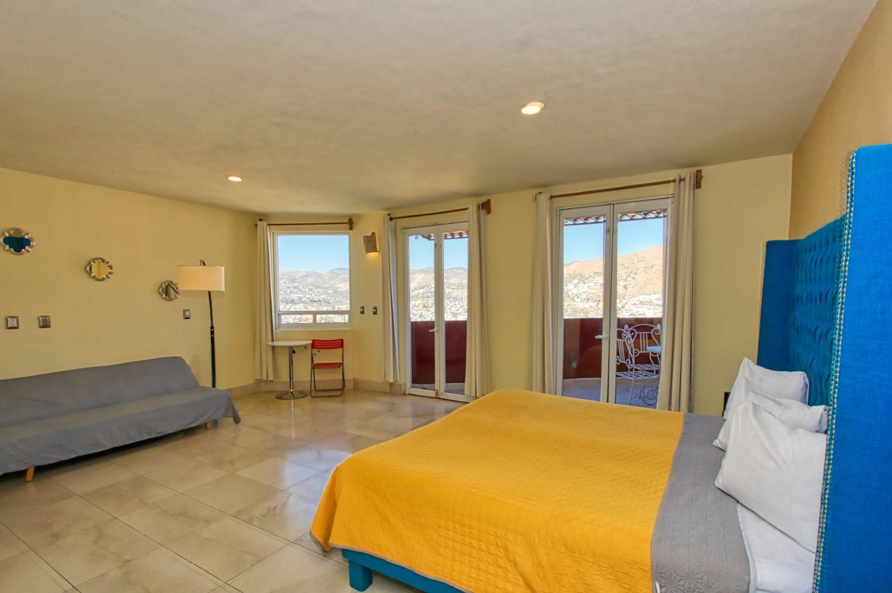 Deluxe Suite - Photo 1