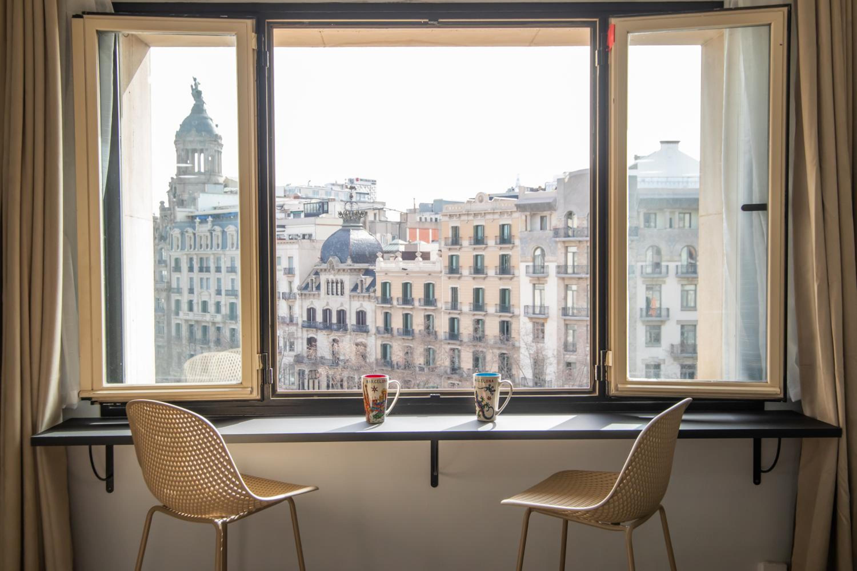 One-Bedroom Apartment with City View photo 2