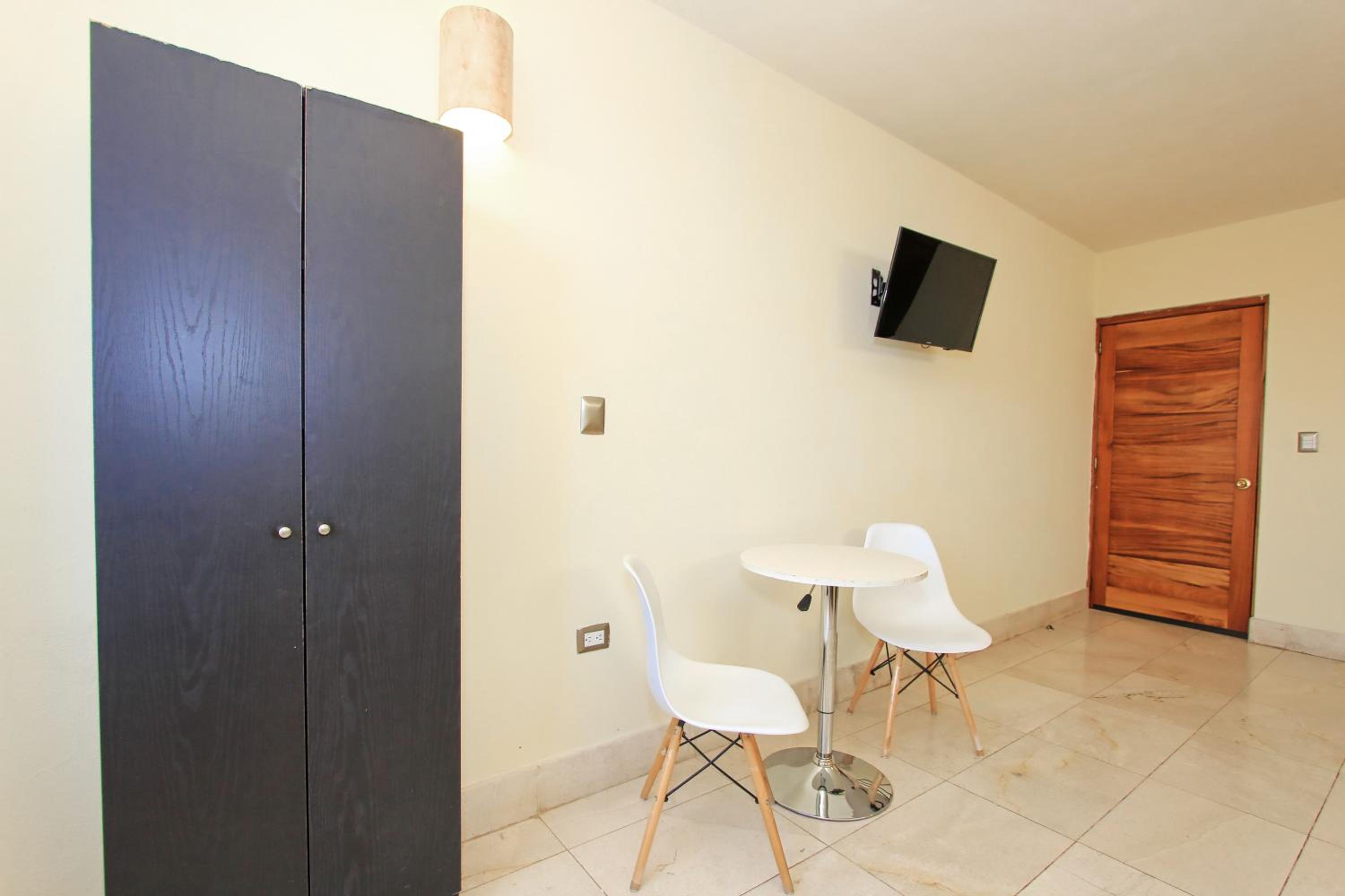 Deluxe Double Room with Two Double Beds - Photo 2