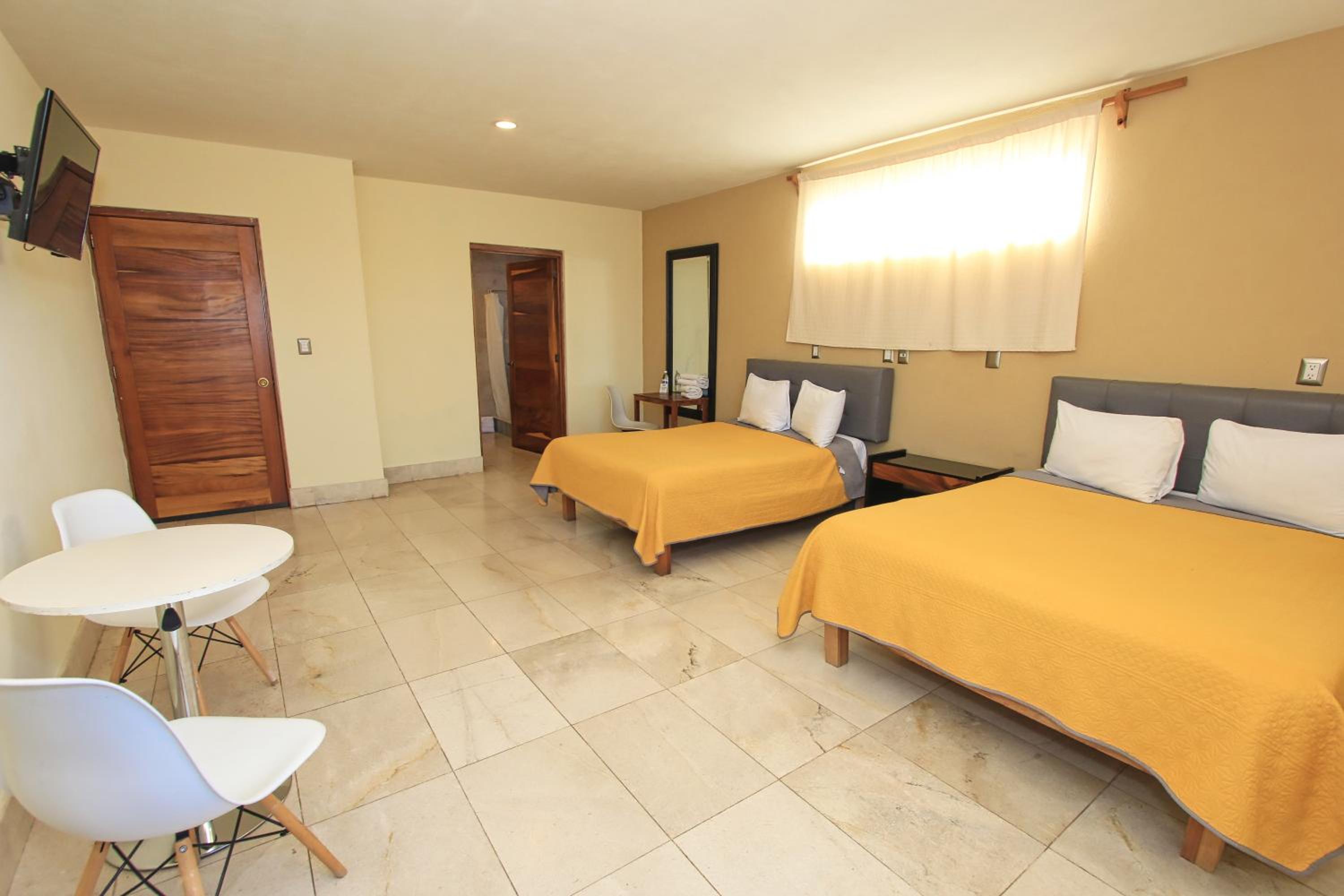 Deluxe Double Room with Two Double Beds - Photo 26