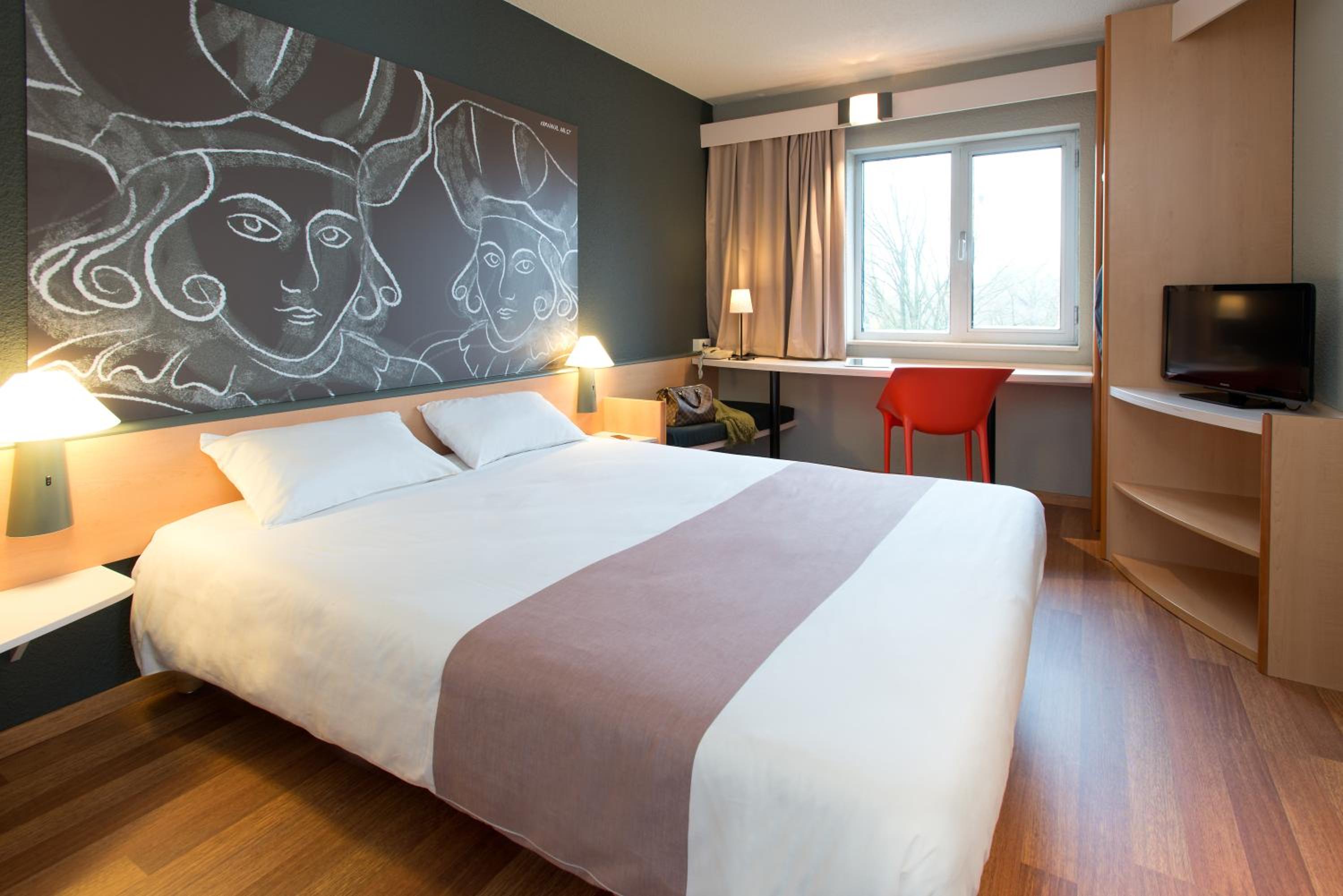 Standard Double Room - Photo 9