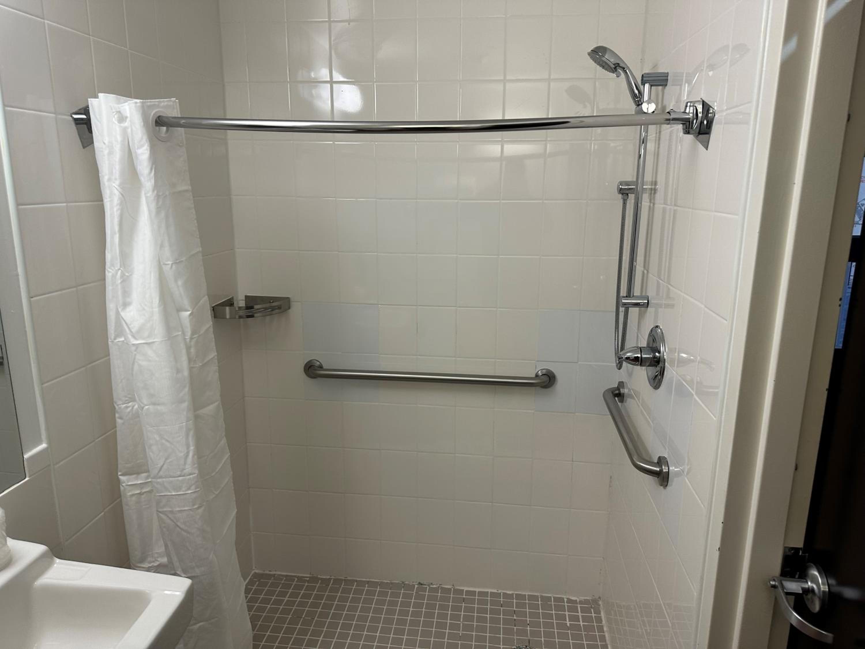 Standard Room Disability Access photo 2