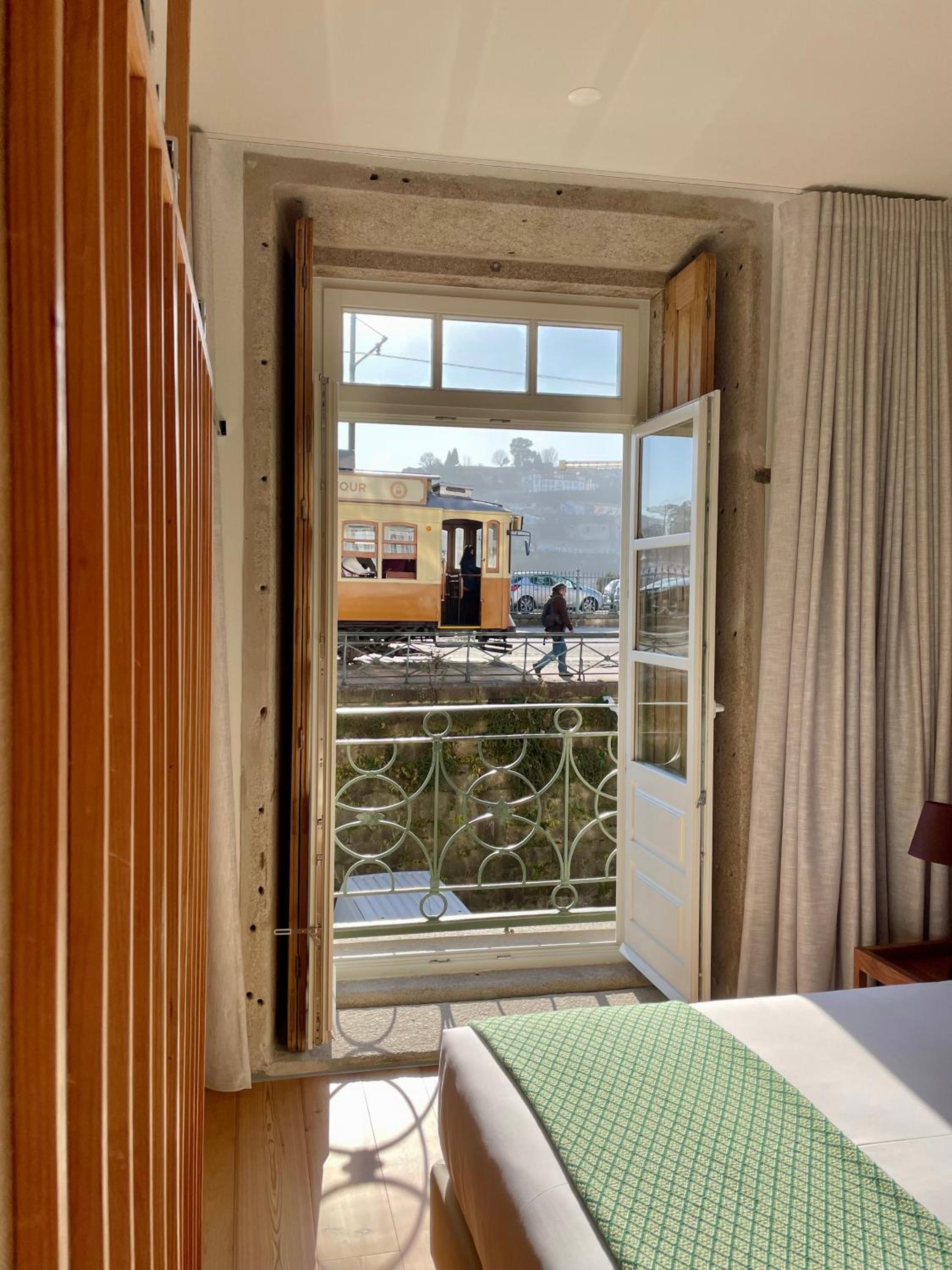 One-Bedroom Apartment with Balcony