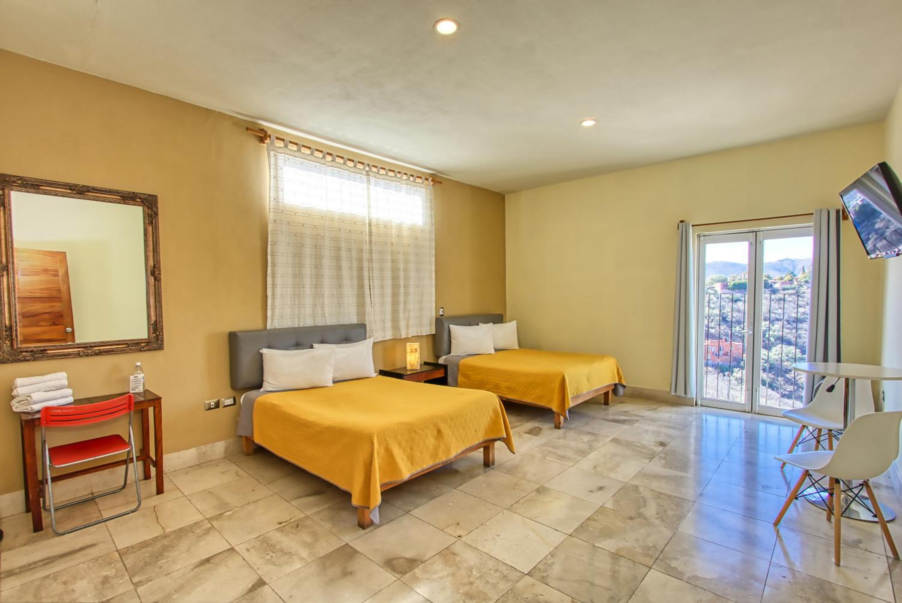 Deluxe Double Room with Two Double Beds - Photo 16