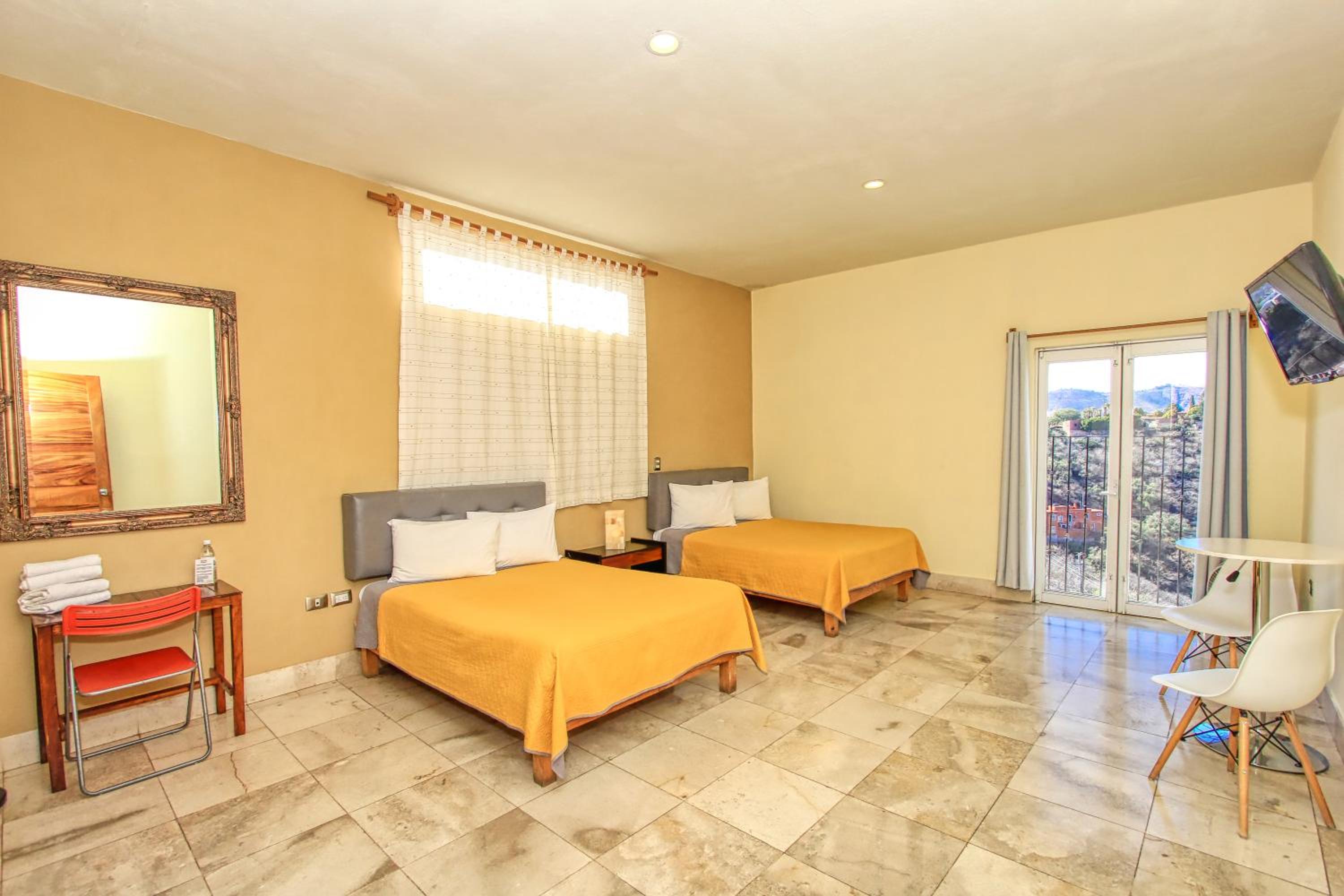 Deluxe Double Room with Two Double Beds - Photo 15
