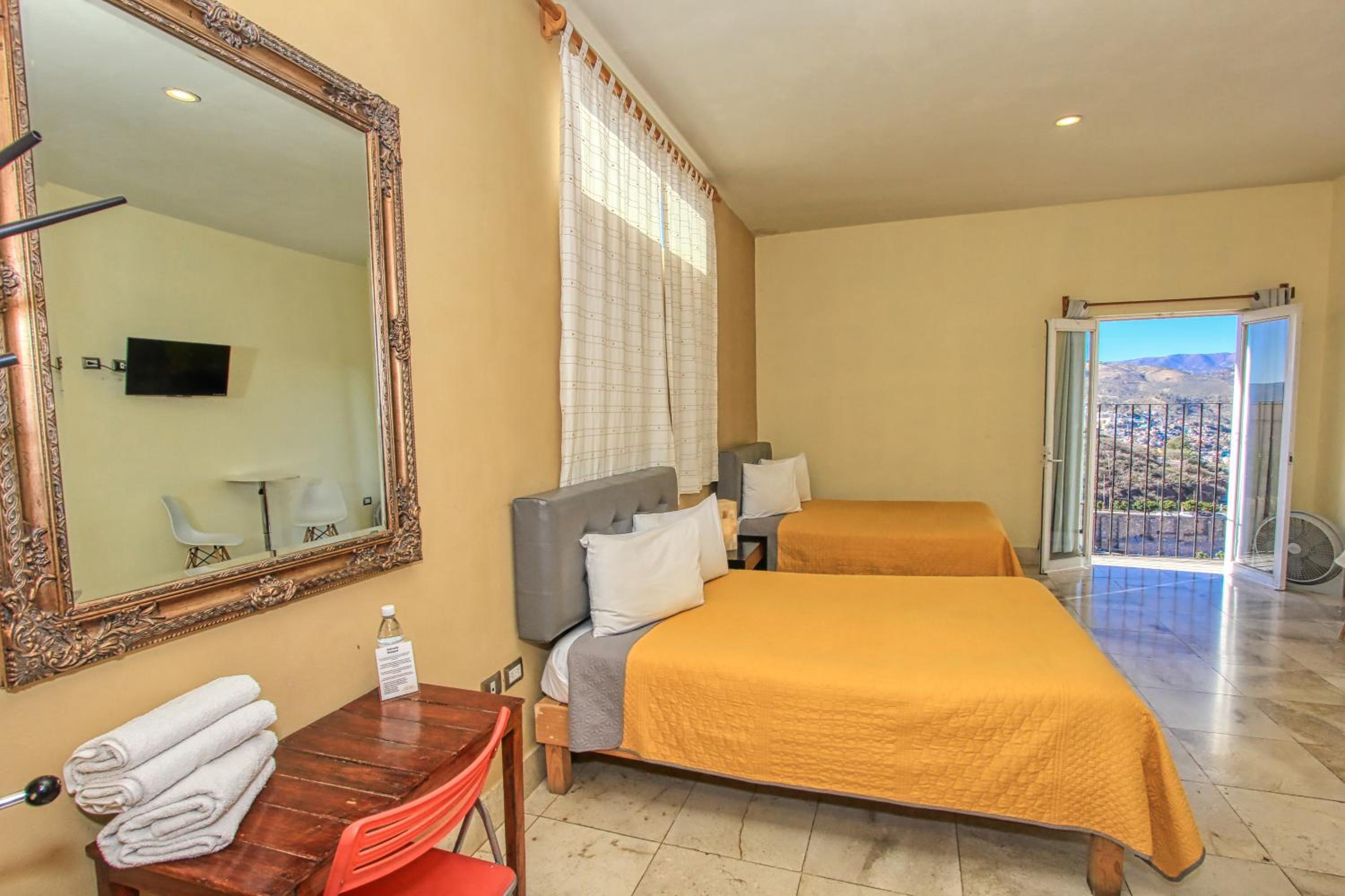 Deluxe Double Room with Two Double Beds - Photo 12