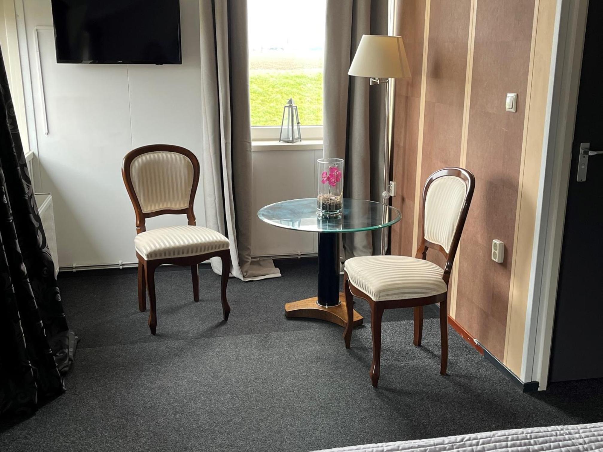 Deluxe Double or Twin Room photo 2