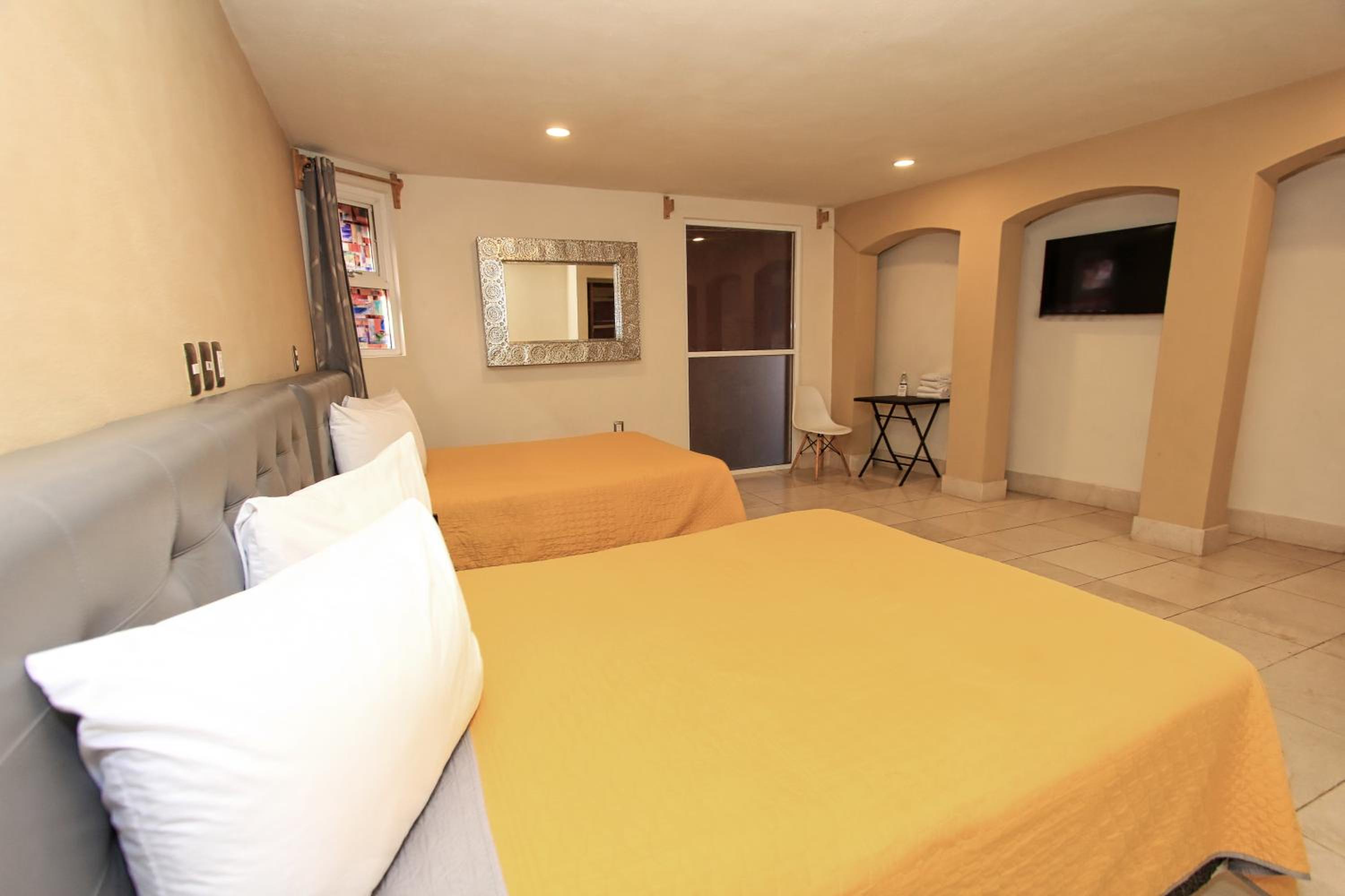 Budget Double Room with Two Double Beds - Photo 6