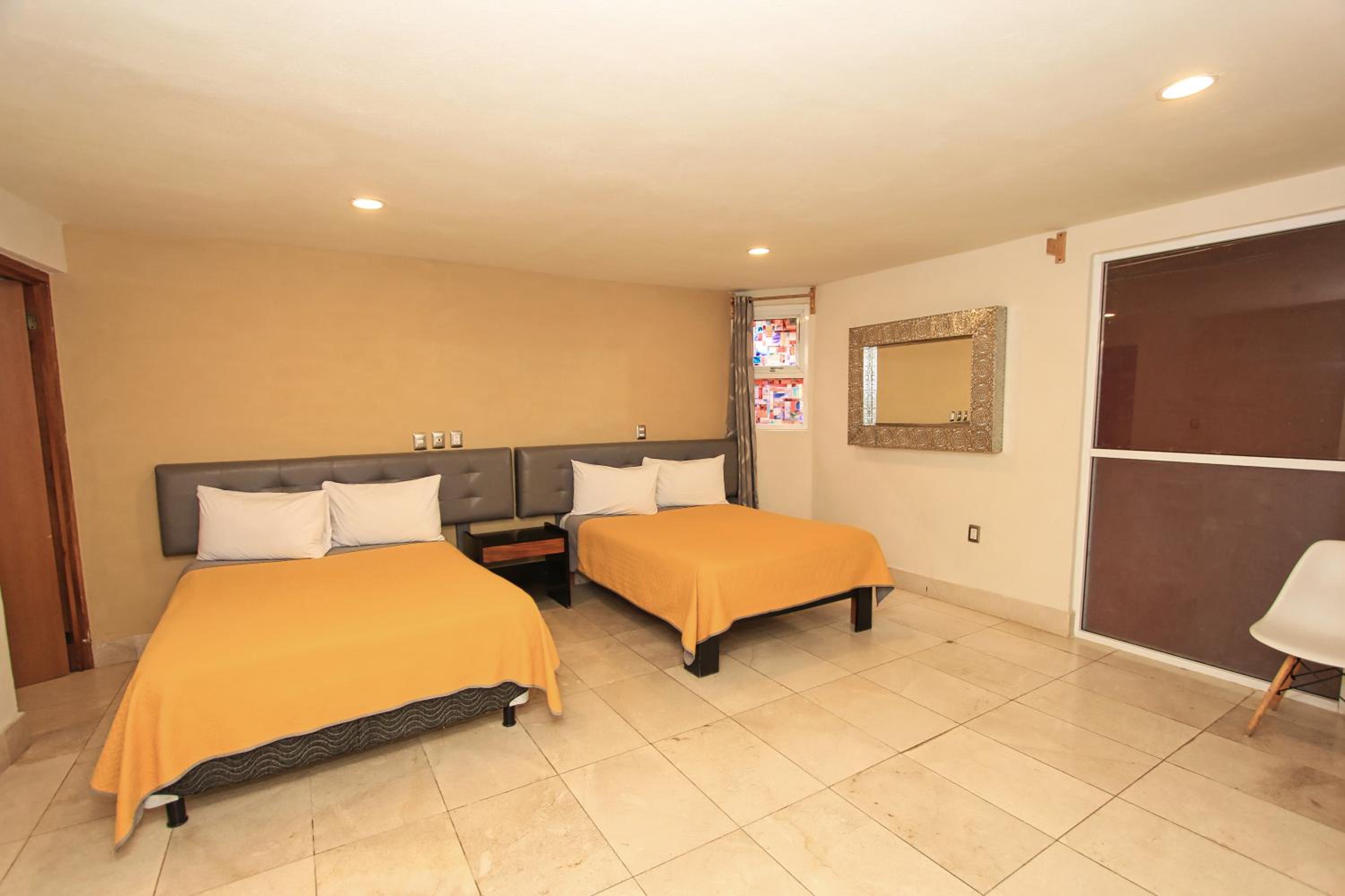 Budget Double Room with Two Double Beds - Photo 5