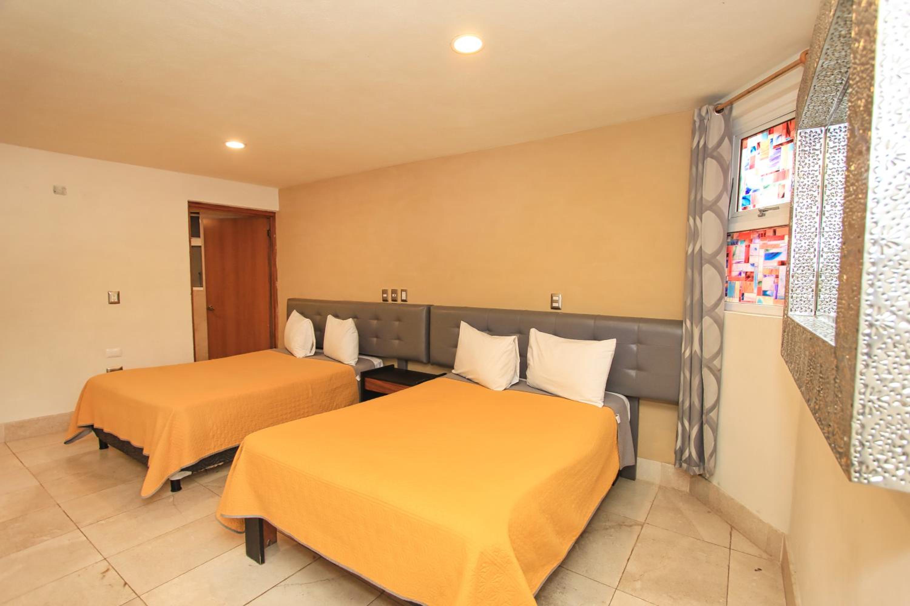 Budget Double Room with Two Double Beds - Photo 3