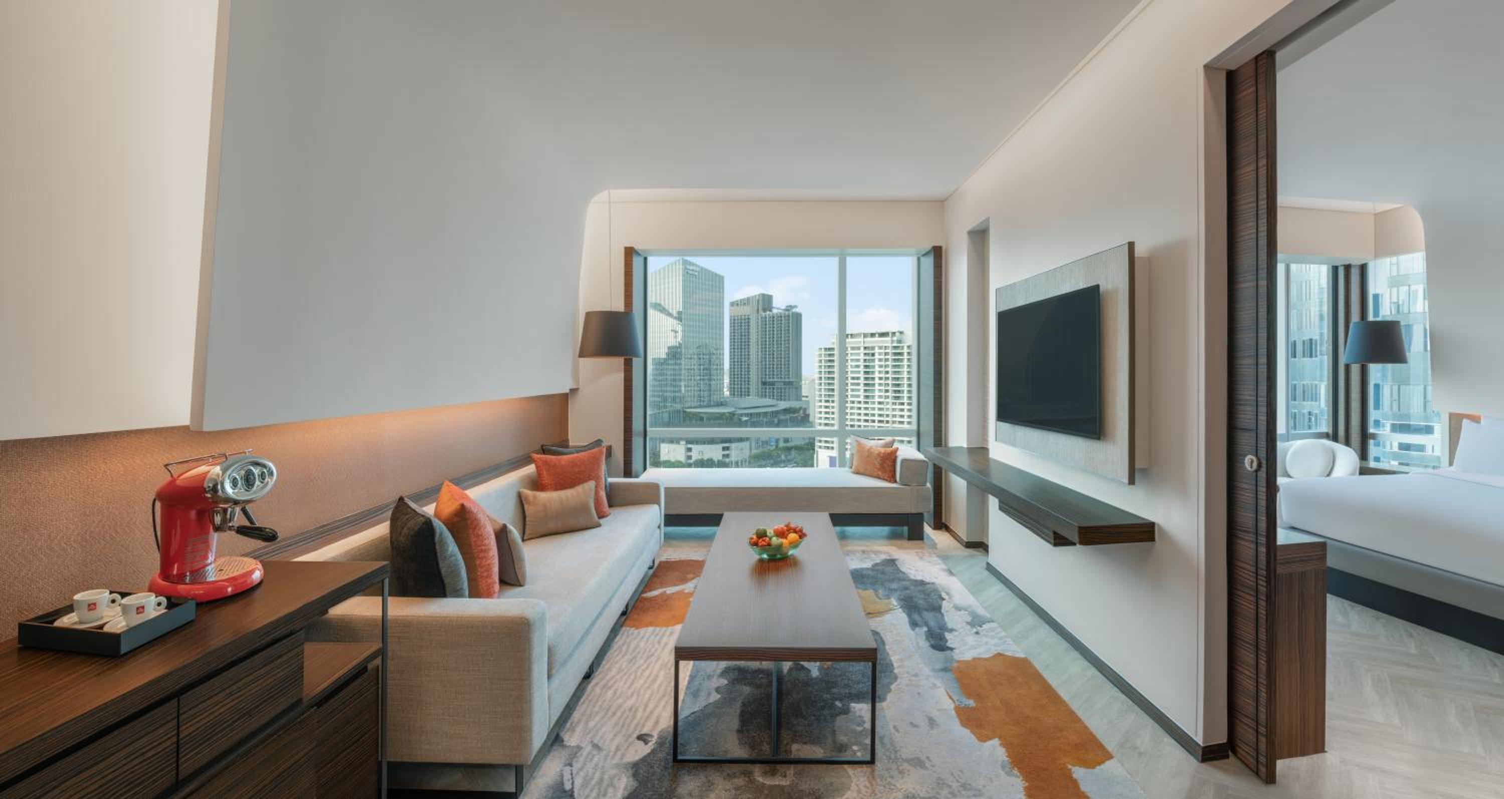 Suite, 1 King, Corner room thumbnail 5