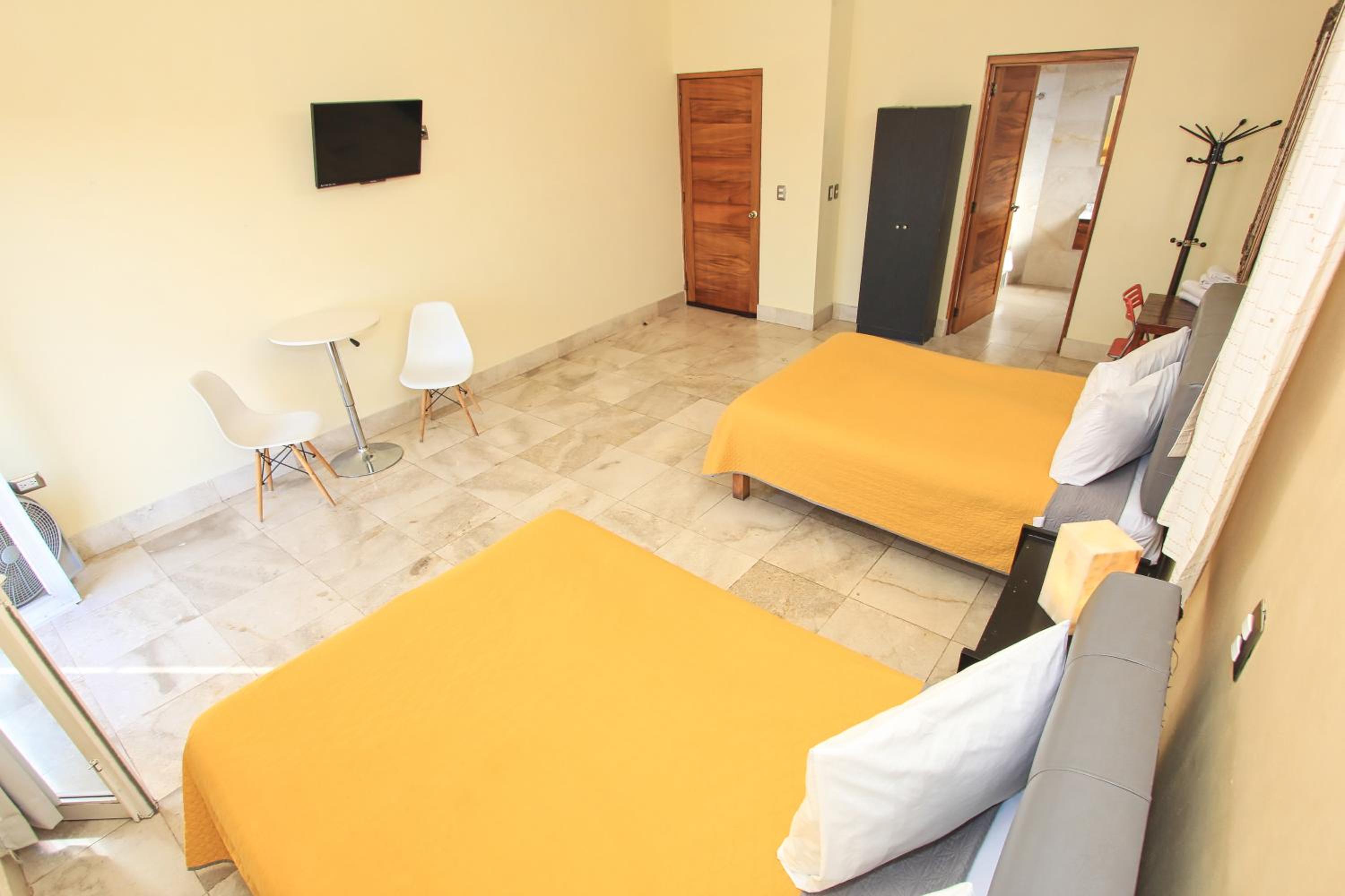 Deluxe Double Room with Two Double Beds - Photo 17