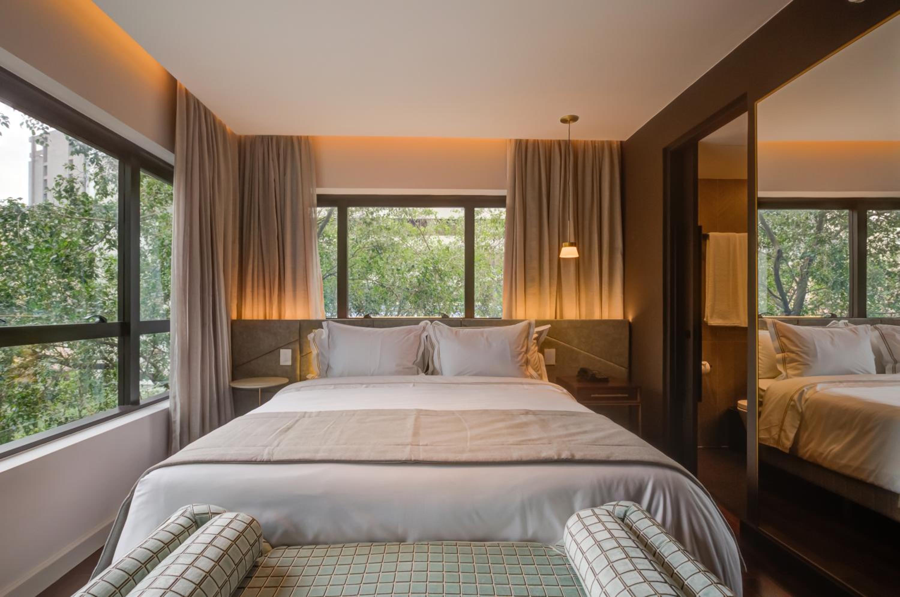 Business Double Room thumbnail 6