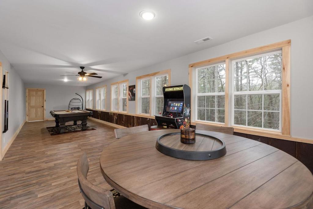 Five-Bedroom House photo 2