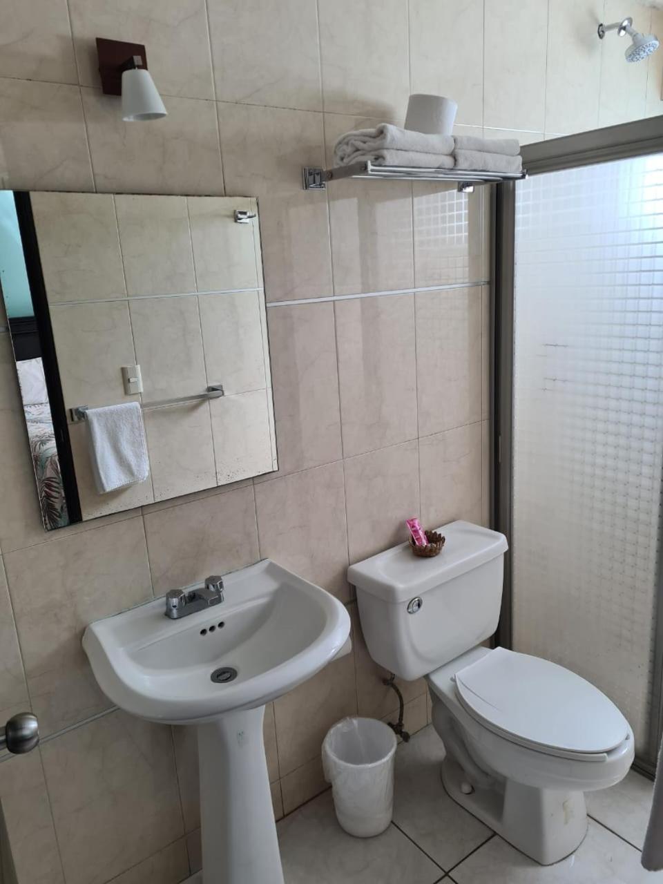 Double Room - Photo 9