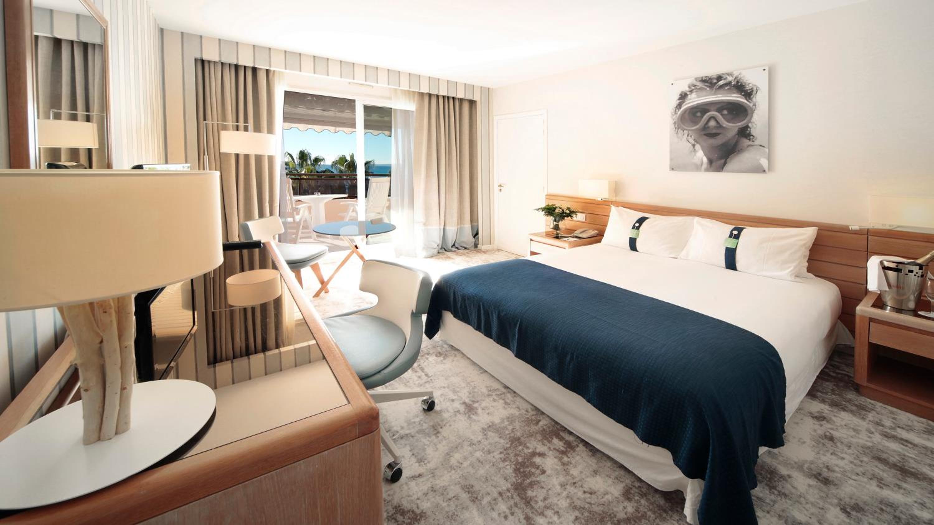 Premium Double Room with Balcony and Sea View - Photo 4