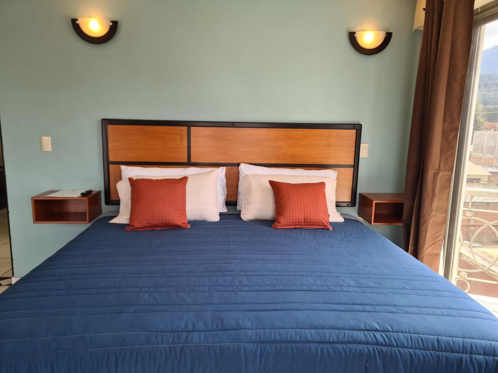 Junior Suite with Balcony - Photo 3