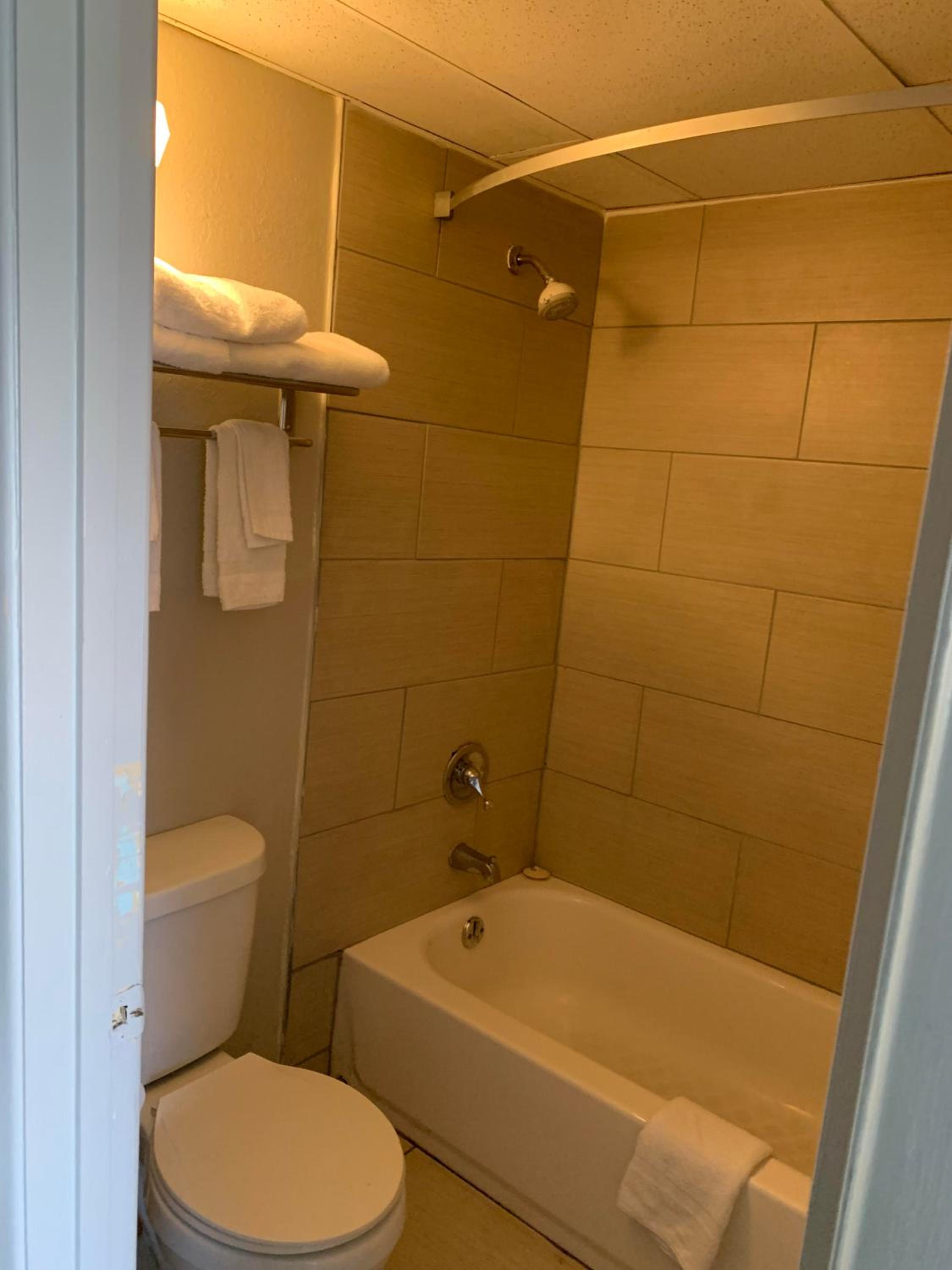 Queen Room - Non-Smoking - Photo 6
