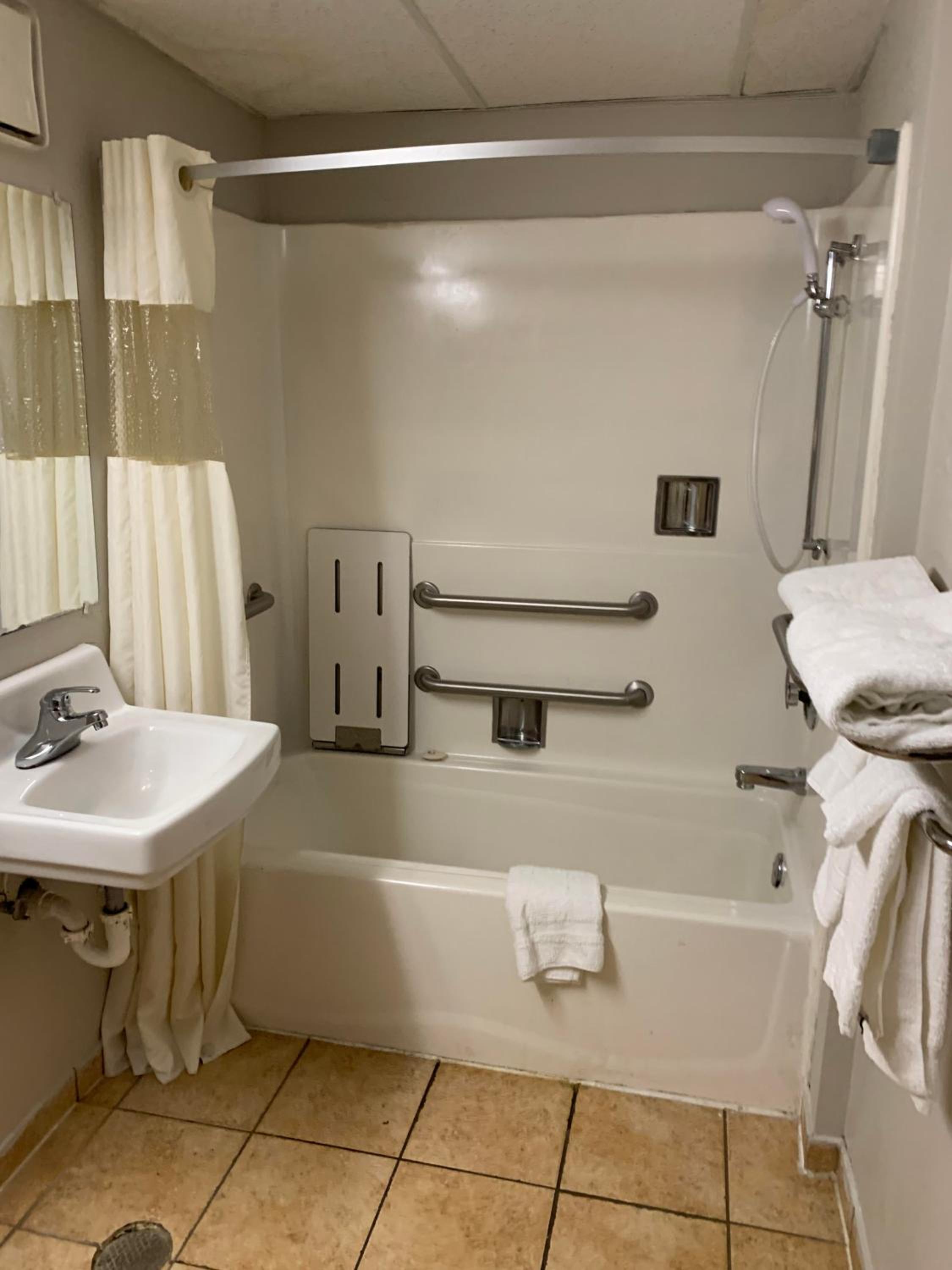 King Room -  Mobility Access -  Non-Smoking - Photo 5