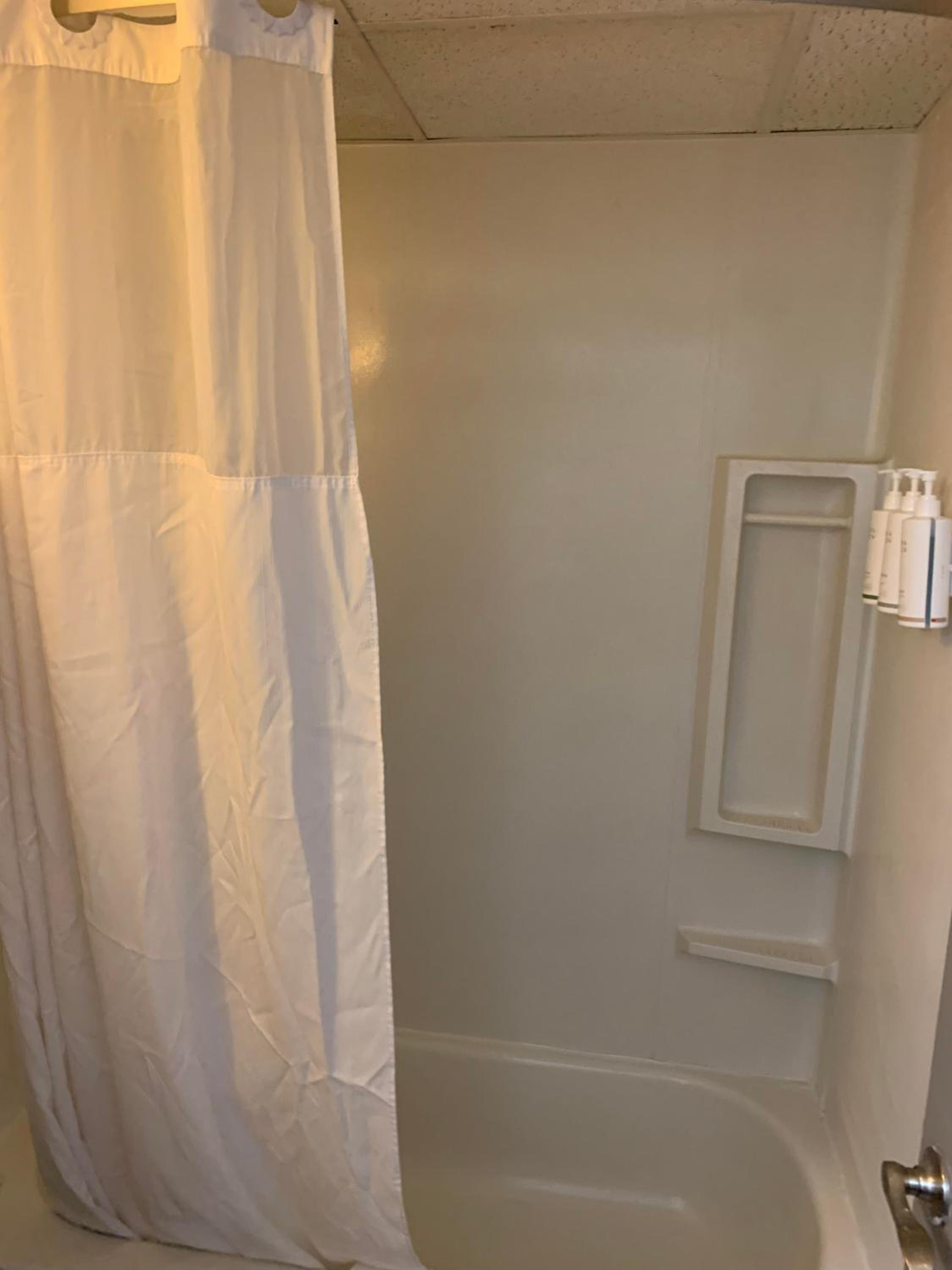 Deluxe Queen Room -  Non-Smoking - Photo 7