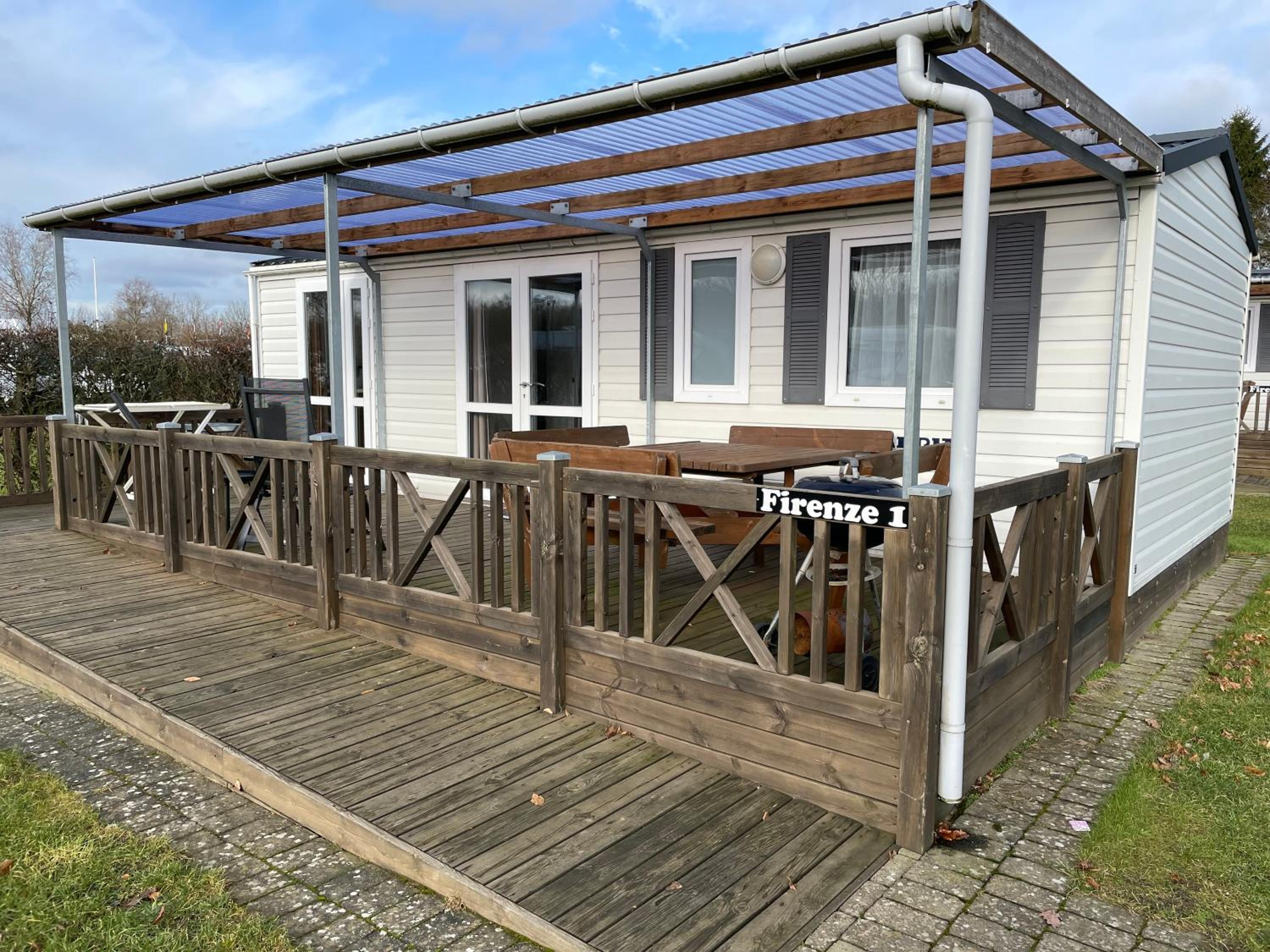 Mobile Home photo 2