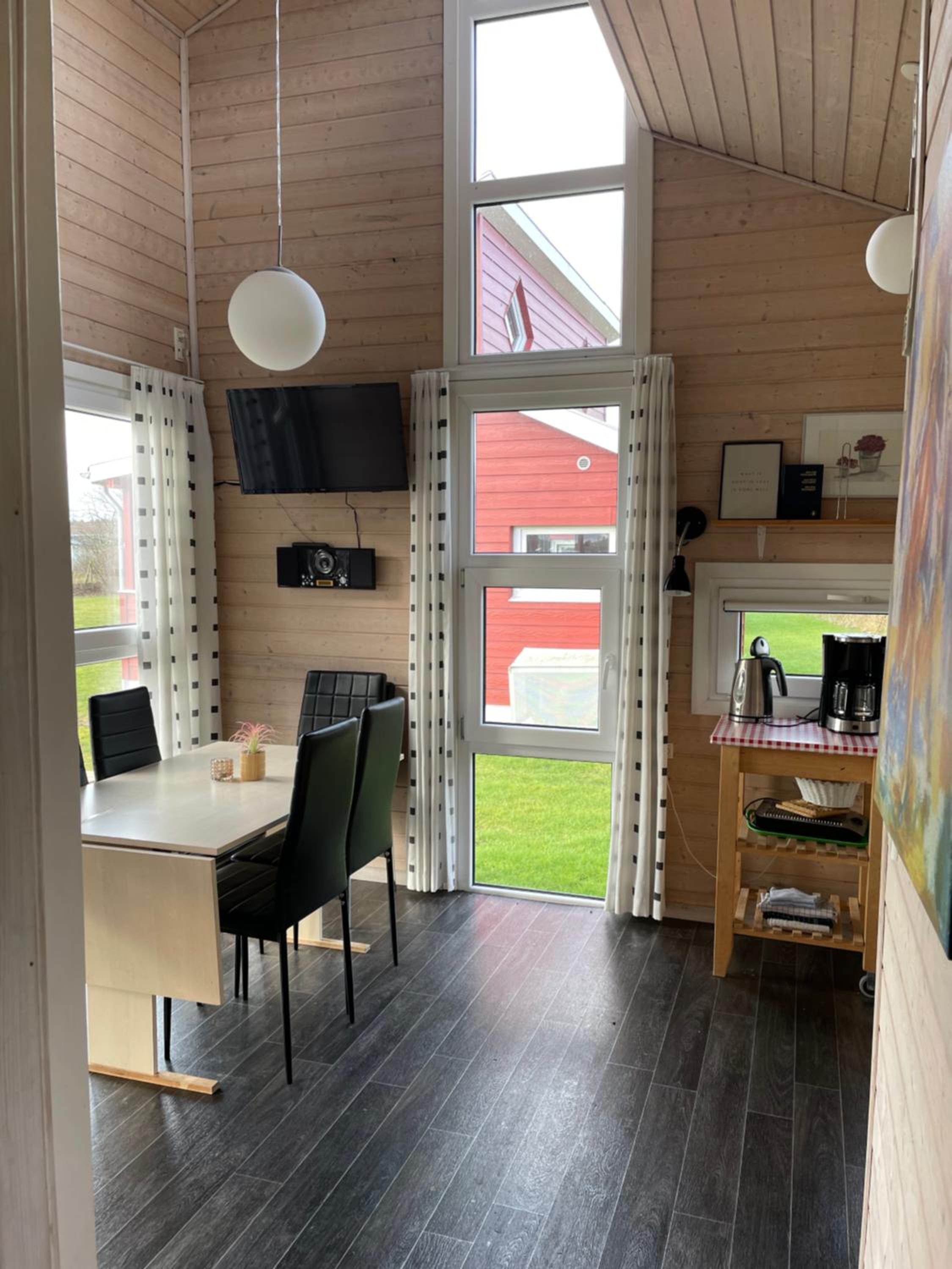 Two-Bedroom Cottage photo 2