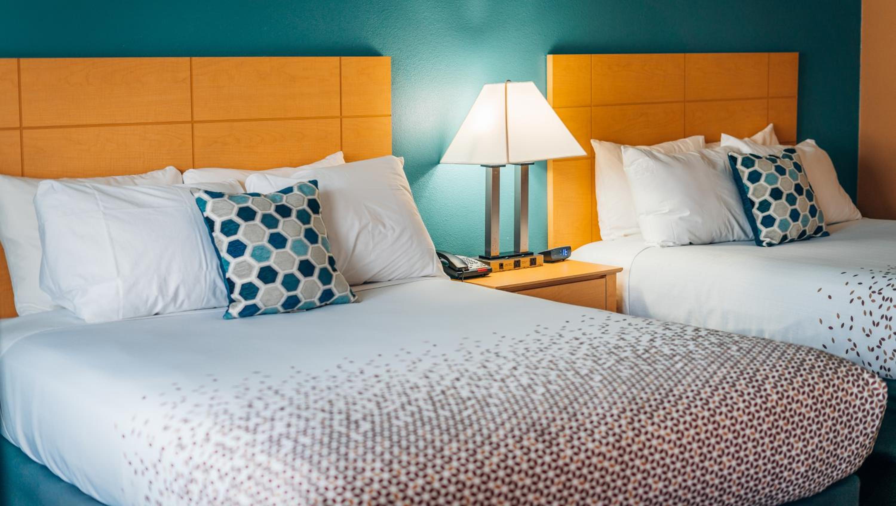 Queen Room with Two Queen Beds photo 1