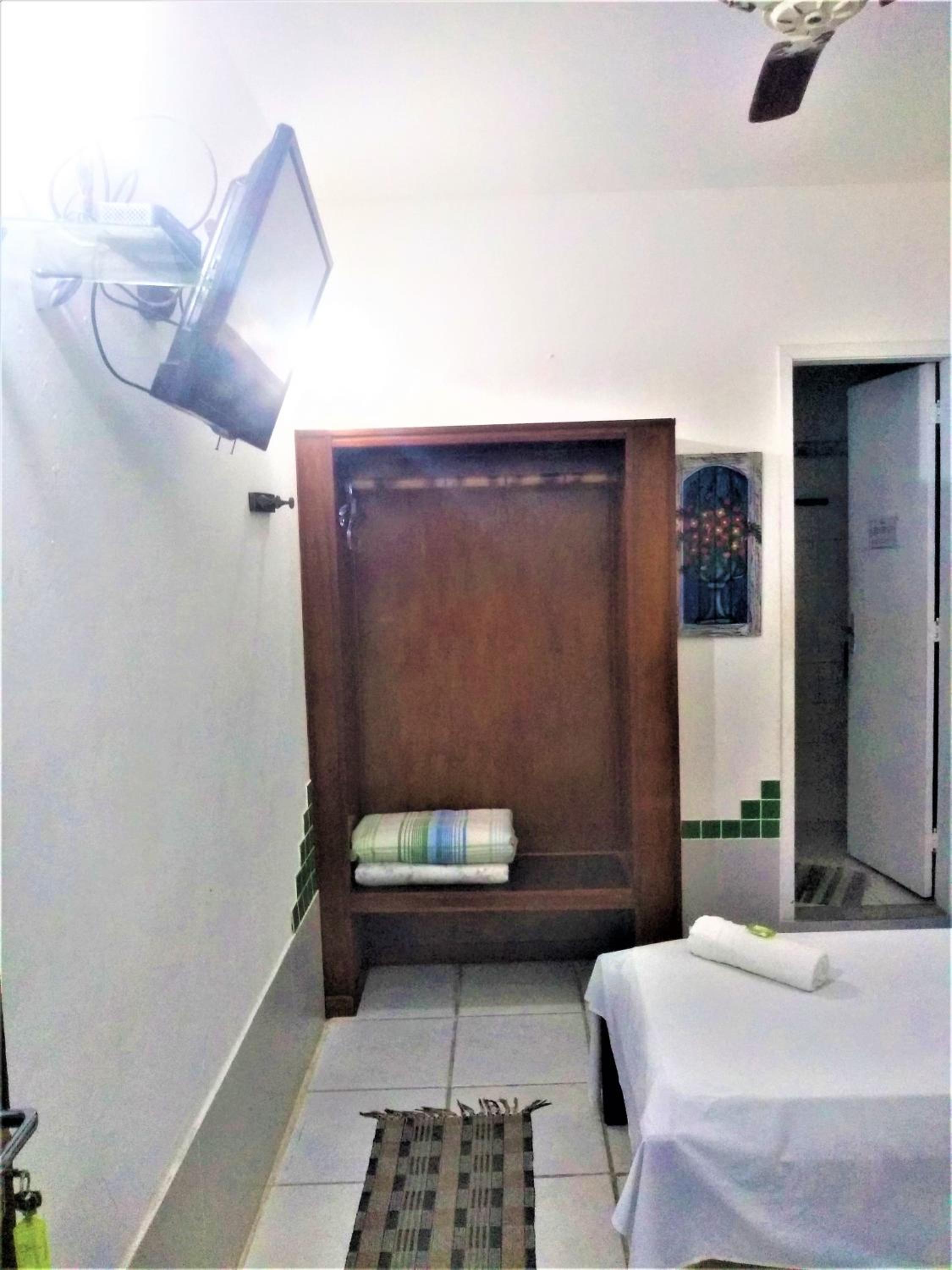 Twin Room with Private Bathroom photo 3