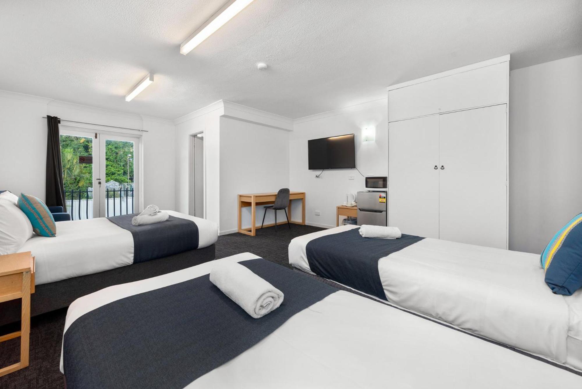 Superior Triple Room - Photo 9