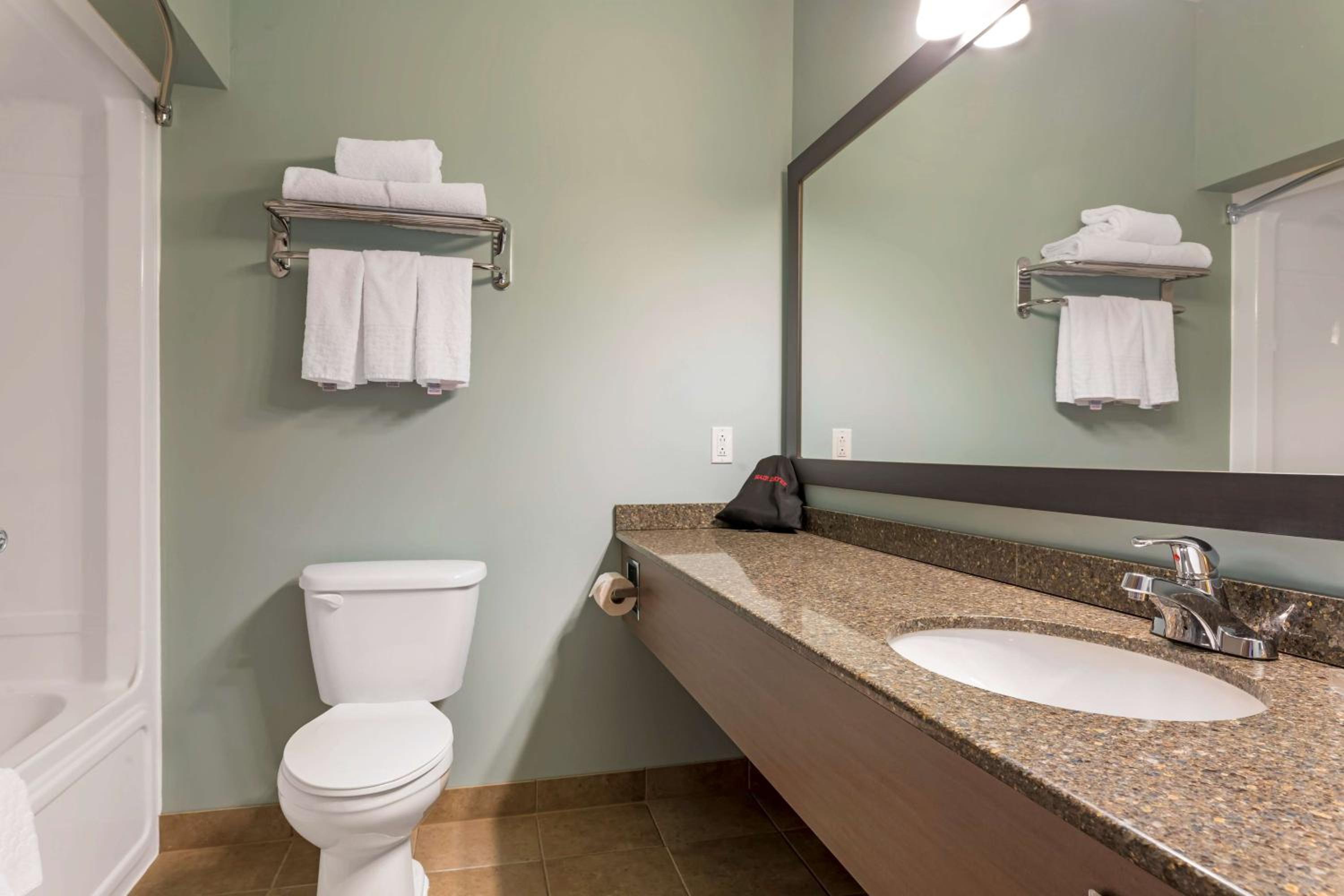 Deluxe Queen Room with Two Queen Beds photo 3