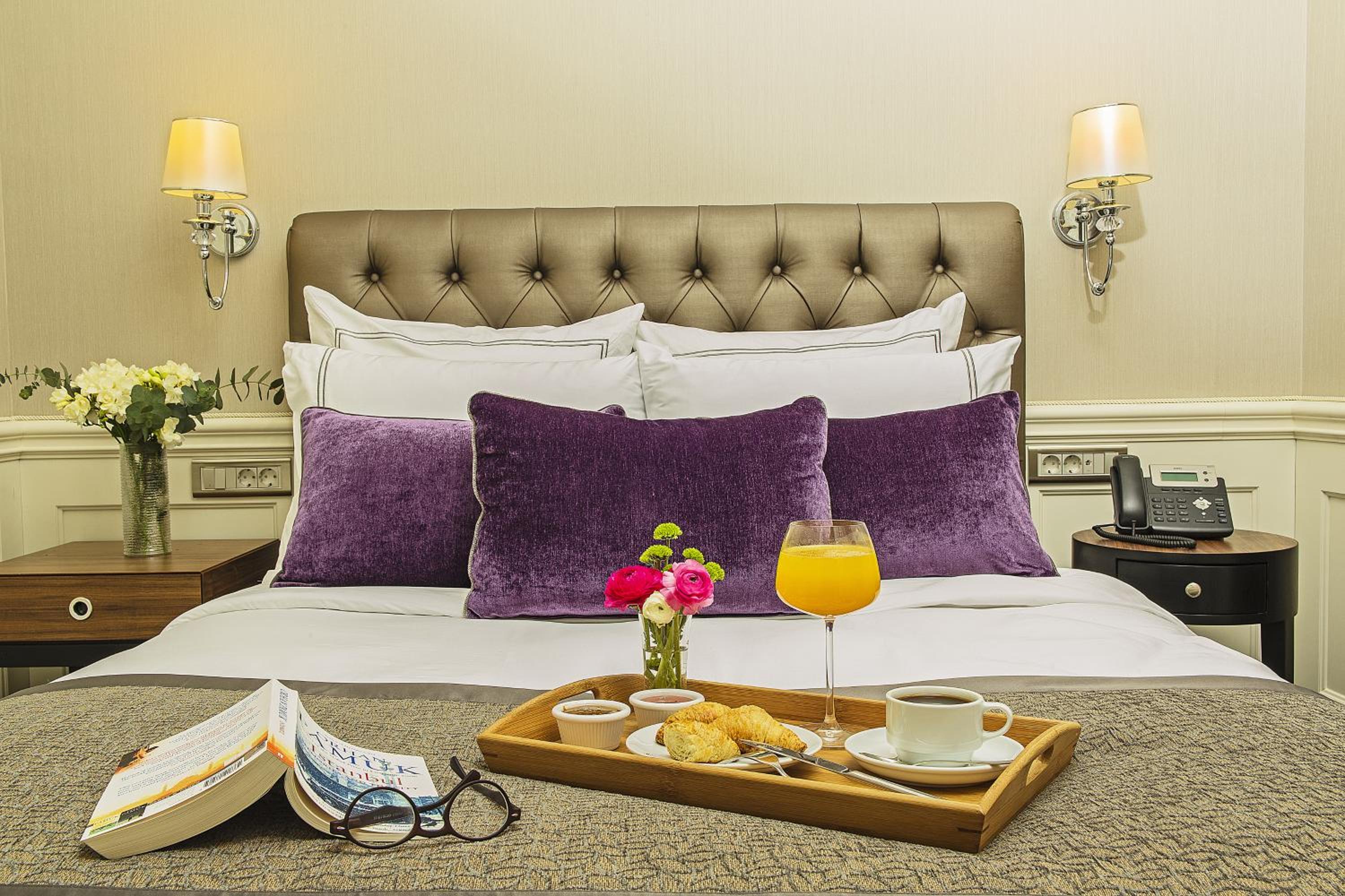 Deluxe King Room photo 1