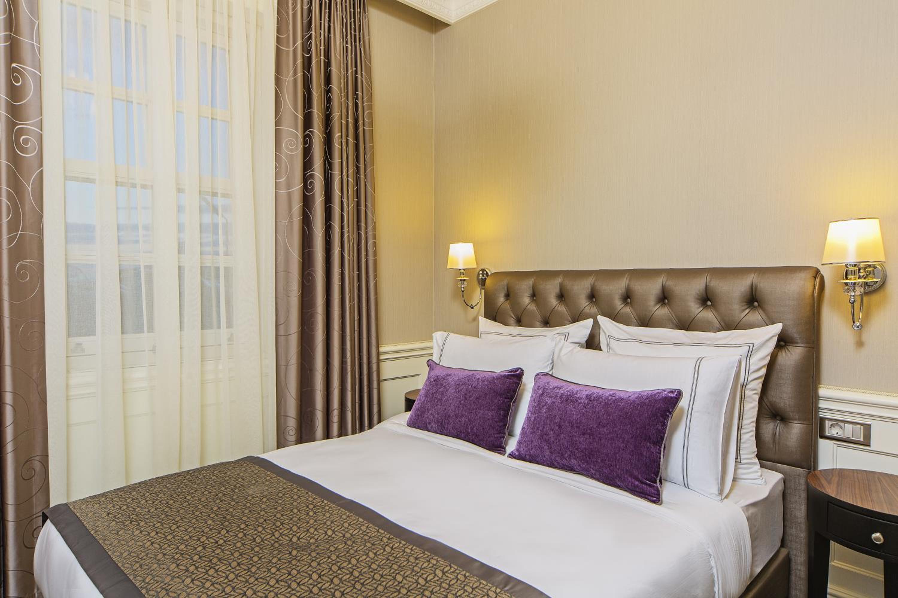 Deluxe Queen Room photo 1