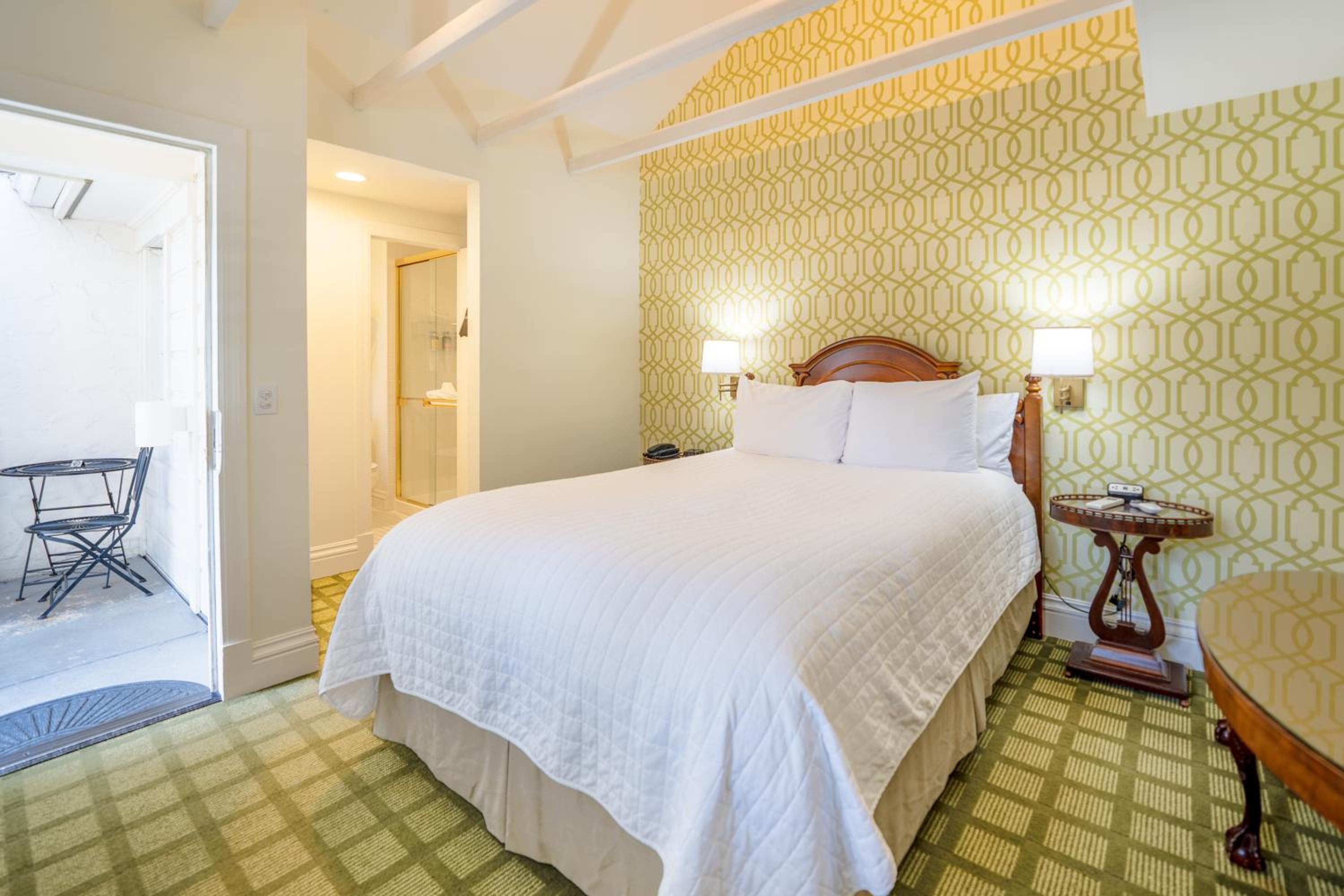 Cozy Queen Room - Non-Smoking photo 1
