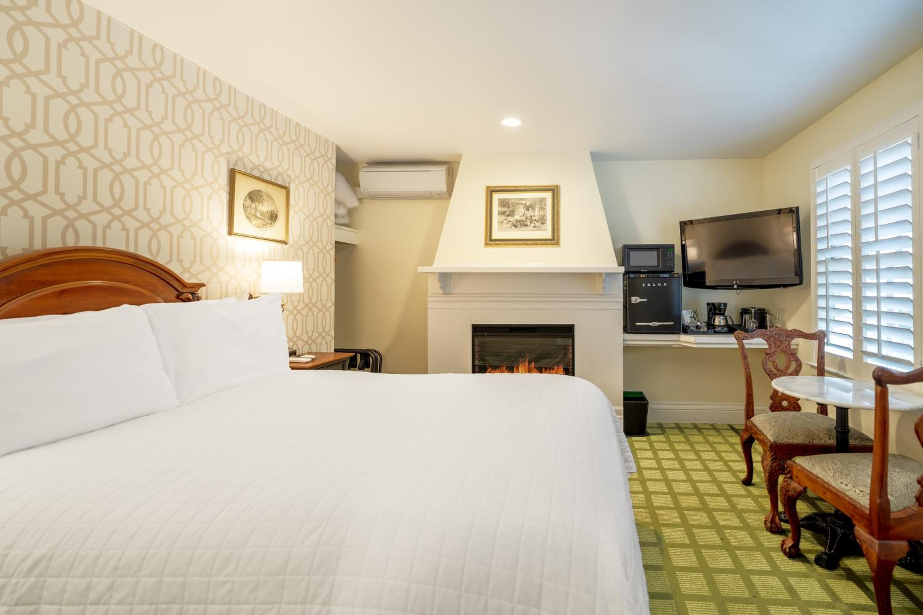 Standard Queen Room - Photo 12