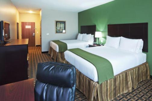 Standard Queen Room with Two Queen Beds - Photo 1