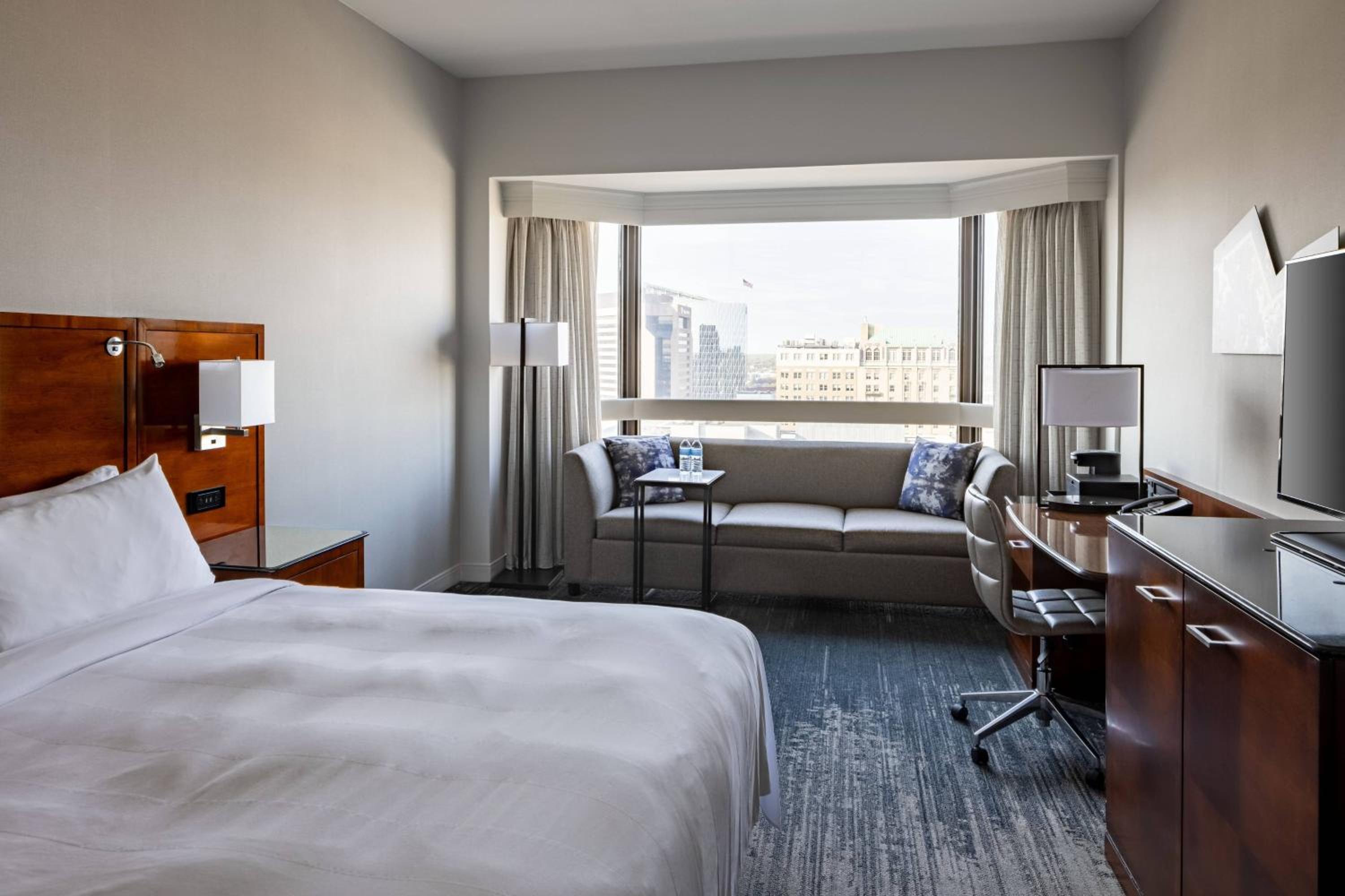 Premium Room with King or Two Single Beds - Photo 4