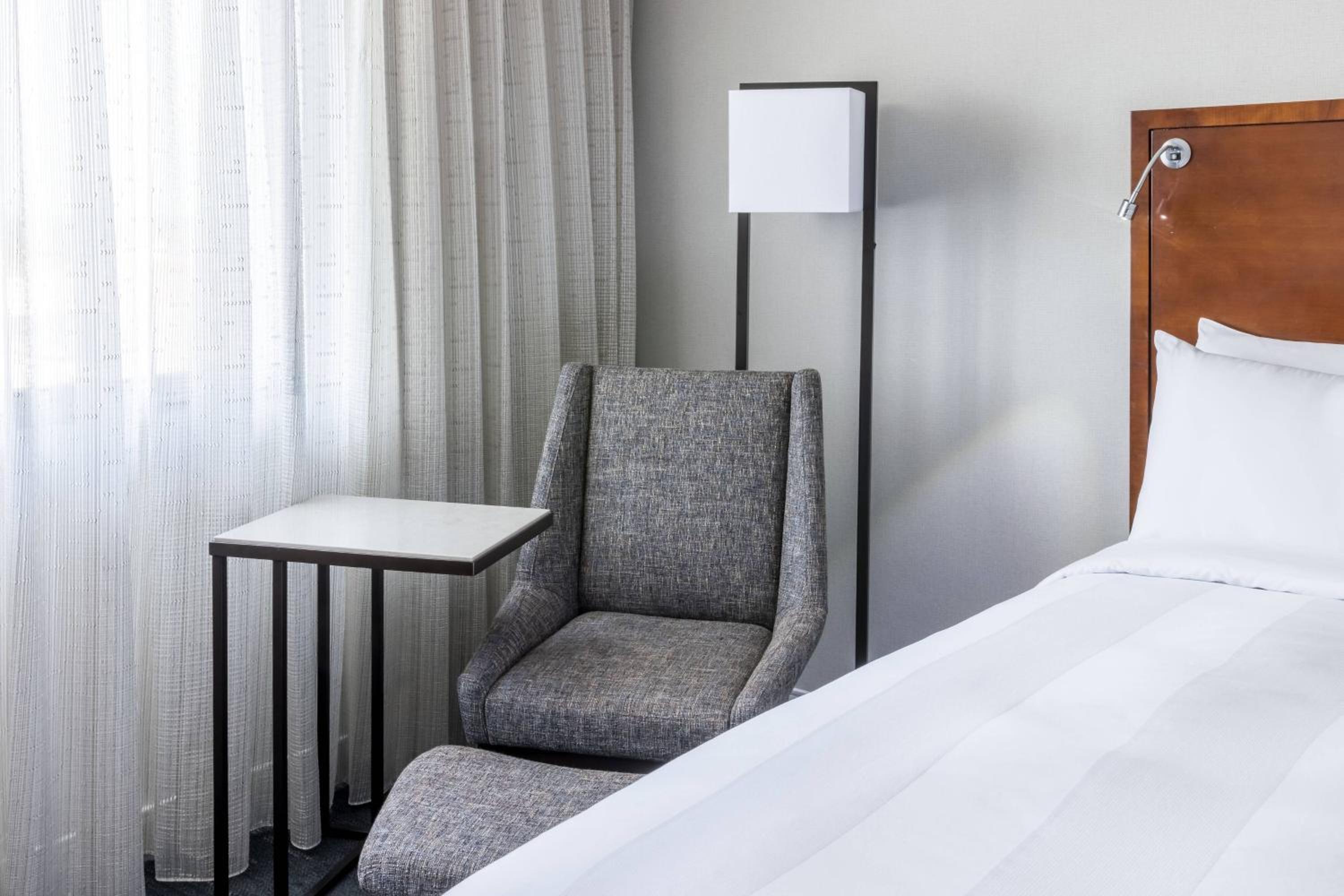 Guest Room with 2 Double Beds - Photo 10
