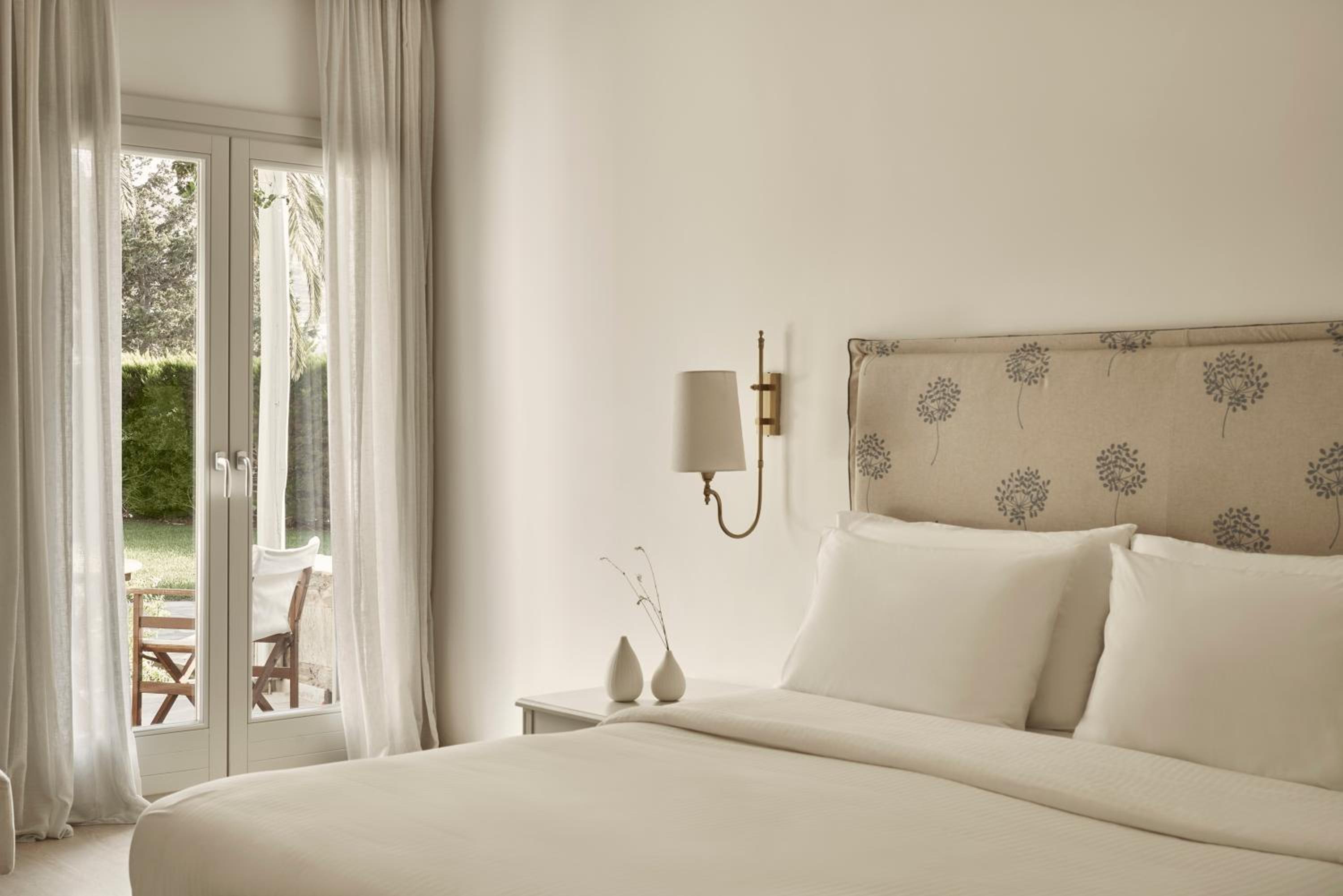 Deluxe Room - Photo 4